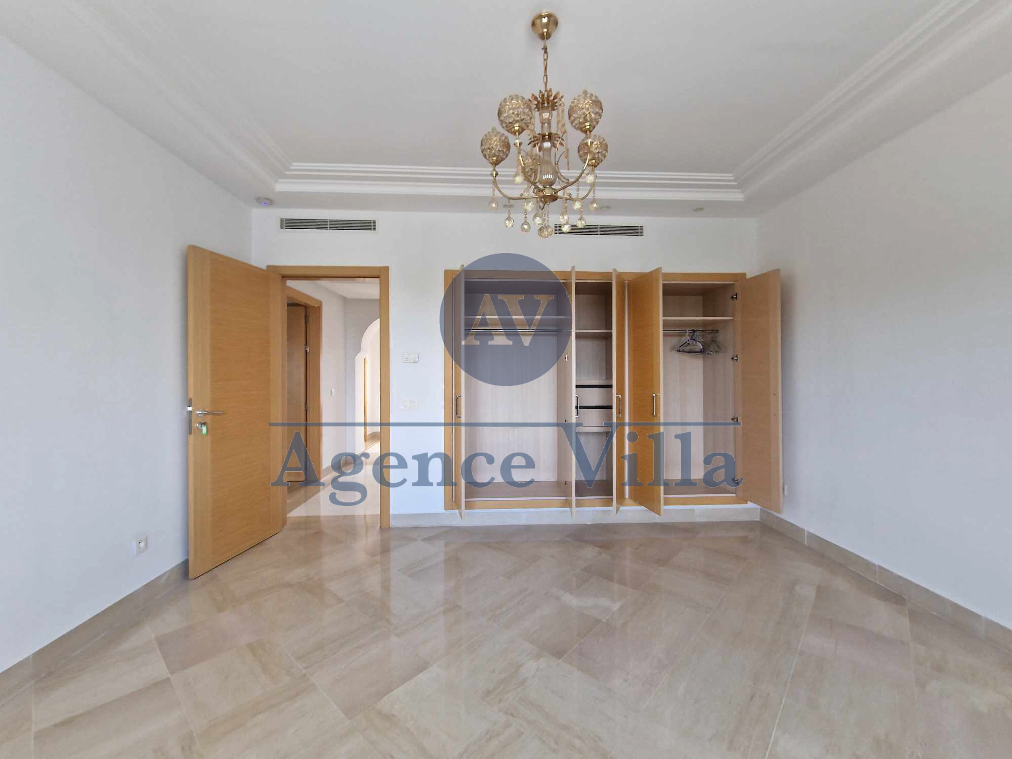 La Marsa&nbsp;Gammart&nbsp;Location&nbsp;Maisons&nbsp;Une villa s4 � gammarth avec piscine et jardin