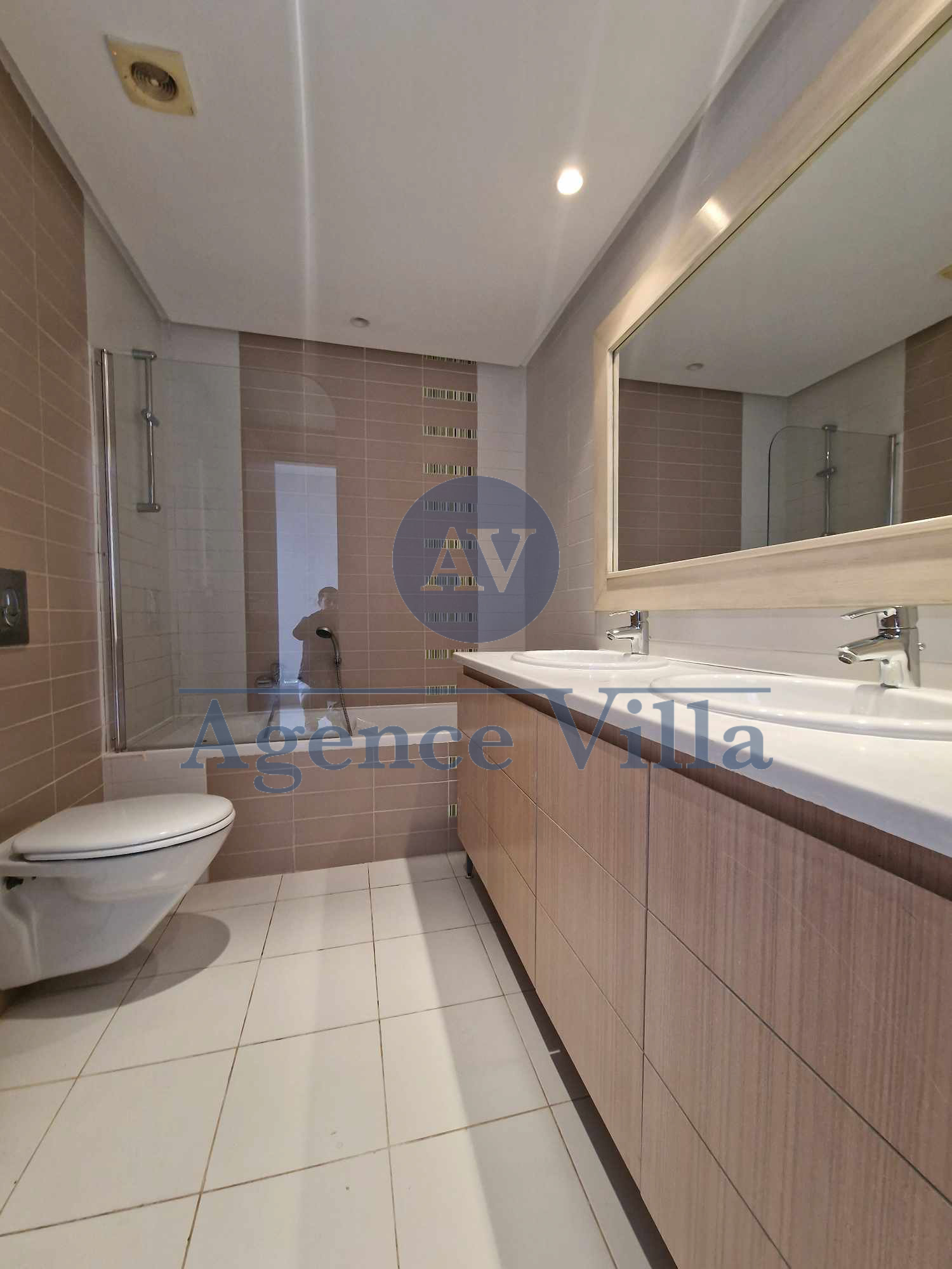 La Marsa&nbsp;Gammart&nbsp;Location&nbsp;Maisons&nbsp;Une villa s4 � gammarth avec piscine et jardin