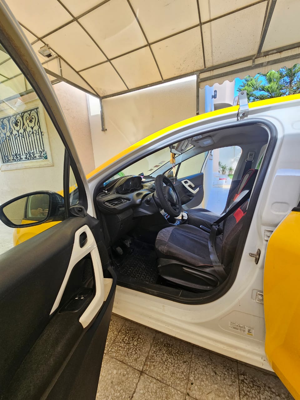 Hammam Chatt Borj Cedria Peugeot 208 Peugeot essence 208 excellent tat sans rokhsa