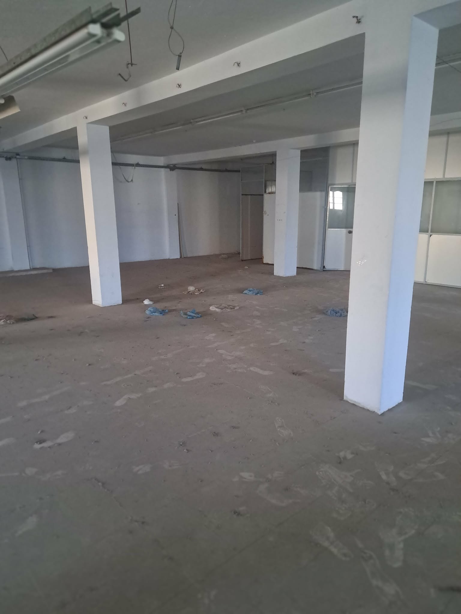 La Soukra Borj Louzir Location Autre Un local sur l'axe principal  ariana