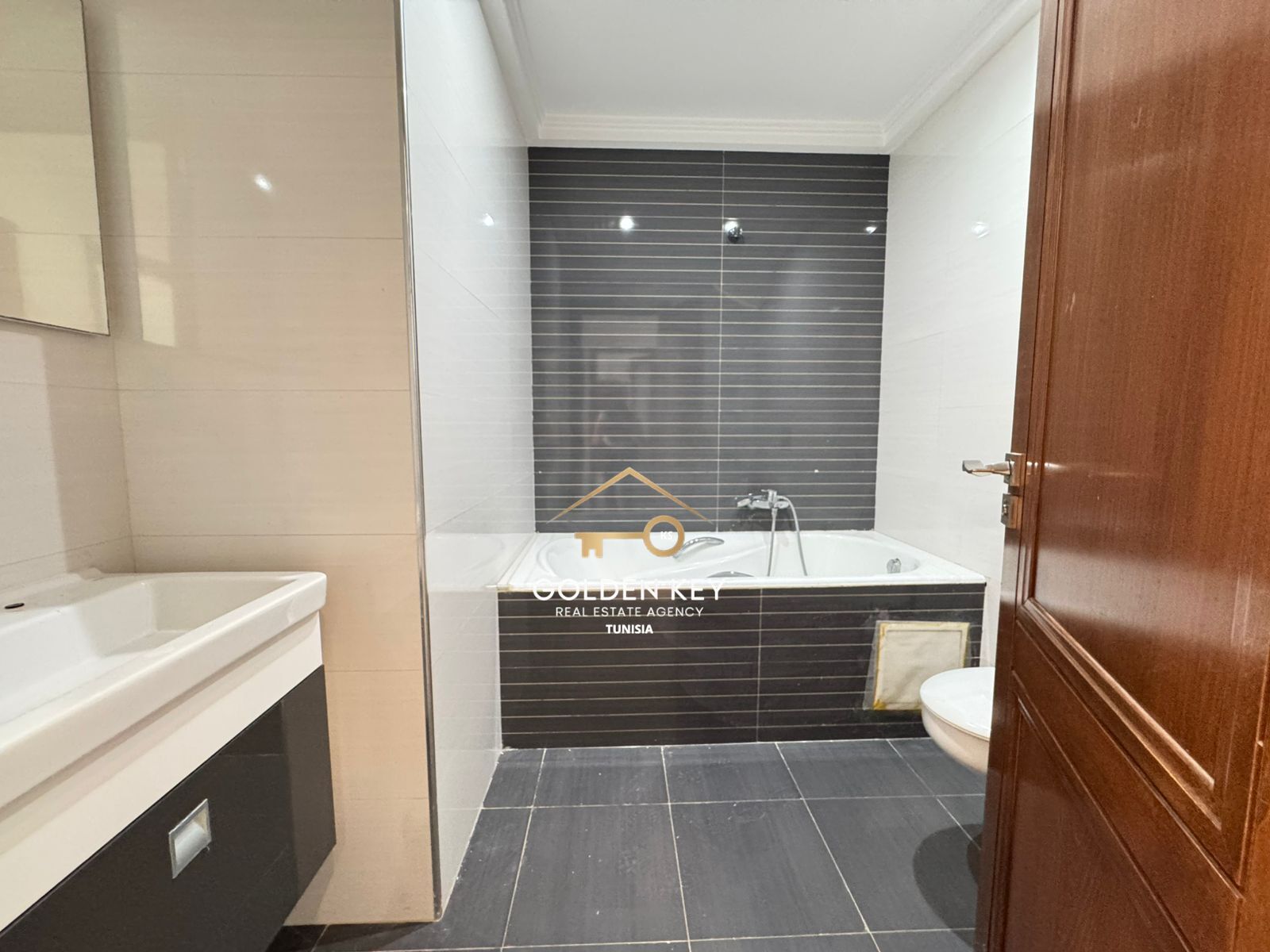 Ain Zaghouan Jardins de Carthage Location Appart. 4 pices Appartement s3 avec chambre de service