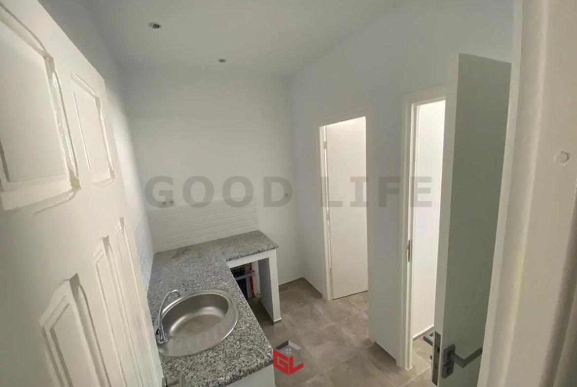 Ariana Ville El Menzah 6 Bureaux & Commerces Bureau Villa menzah 6  usage bureautique