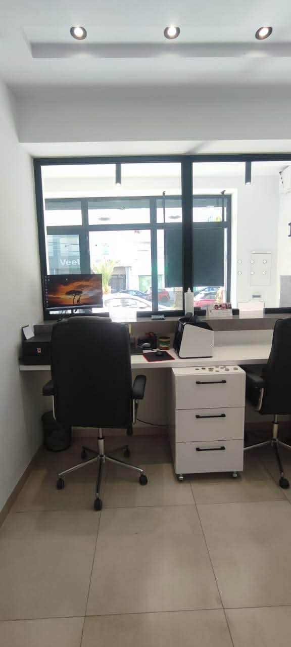 La Marsa El Aouina Bureaux & Commerces Bureau Un bureau de change