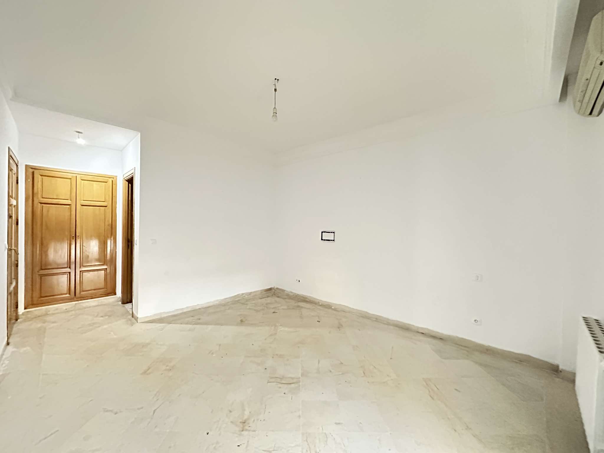 Ariana Ville Cite Ennasr 2 Location Appart. 5 pices+ Appart s4 spacieux  ennasr 2 hedi nouira