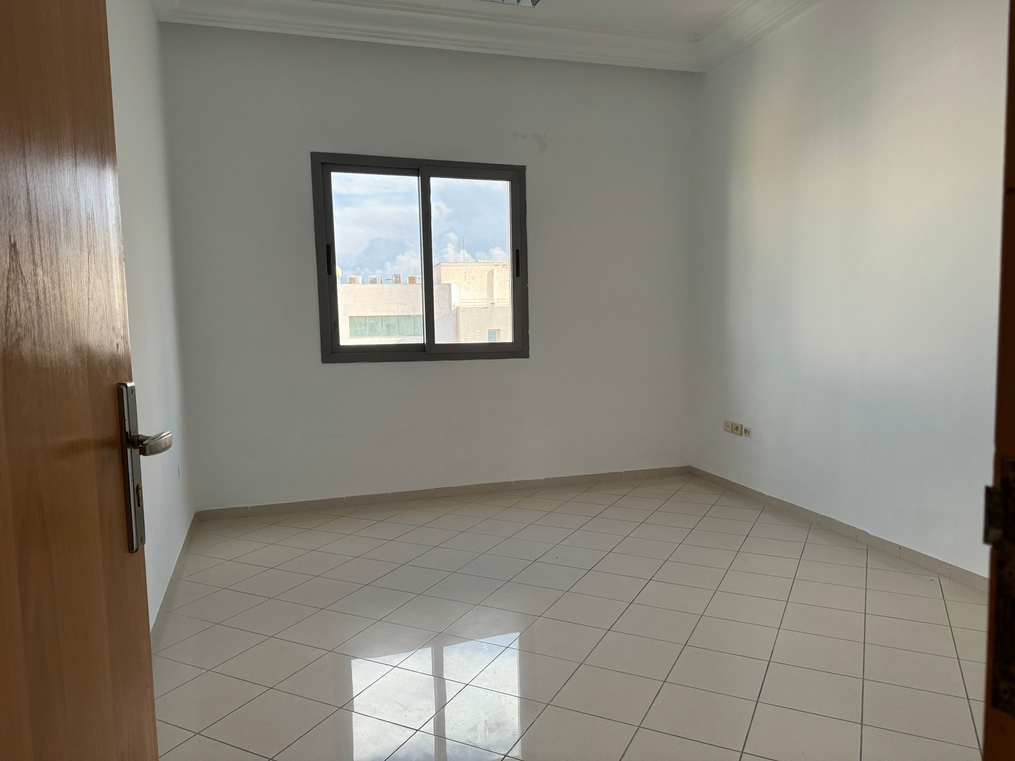 Bab Bhar&nbsp;Montplaisir&nbsp;Bureaux & Commerces&nbsp;Bureau&nbsp;Joli bureau hall plus 4 � montplaisir