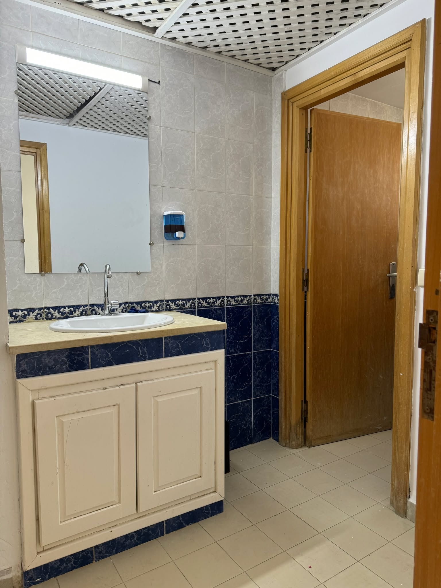 Bab Bhar&nbsp;Montplaisir&nbsp;Bureaux & Commerces&nbsp;Bureau&nbsp;Joli bureau hall plus 4 � montplaisir