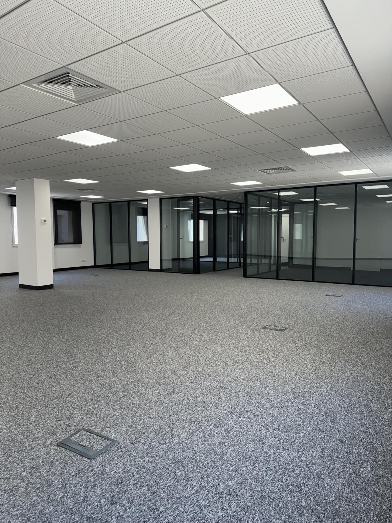 La Marsa&nbsp;Berge Du Lac&nbsp;Bureaux & Commerces&nbsp;Bureau&nbsp;Tr�s joli bureau 150 m2 retap� � neuf au lac 1