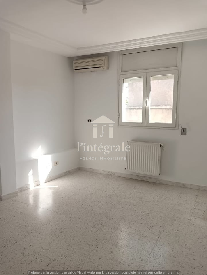Ariana Ville Cite Ennasr 2 Location Appart. 4 pices S3 avec place de parking