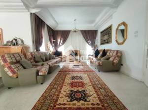 Ariana Ville El Menzah 8 Vente Maisons Villa de 650 m2 btit sur terrain de