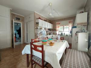 Ariana Ville El Menzah 8 Vente Maisons Villa de 650 m2 btit sur terrain de