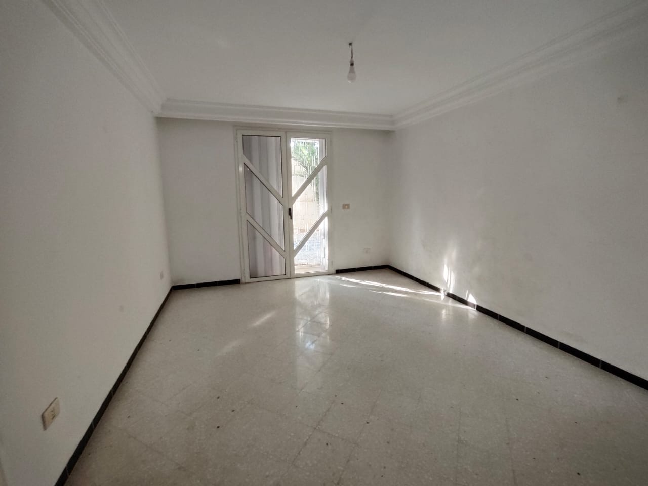 Ariana Ville El Menzah 8 Location Appart. 3 pices El menzah8 loc d'un rez de jardin