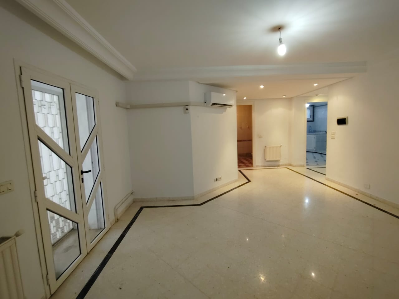 Ariana Ville El Menzah 8 Location Appart. 3 pices El menzah8 loc d'un rez de jardin