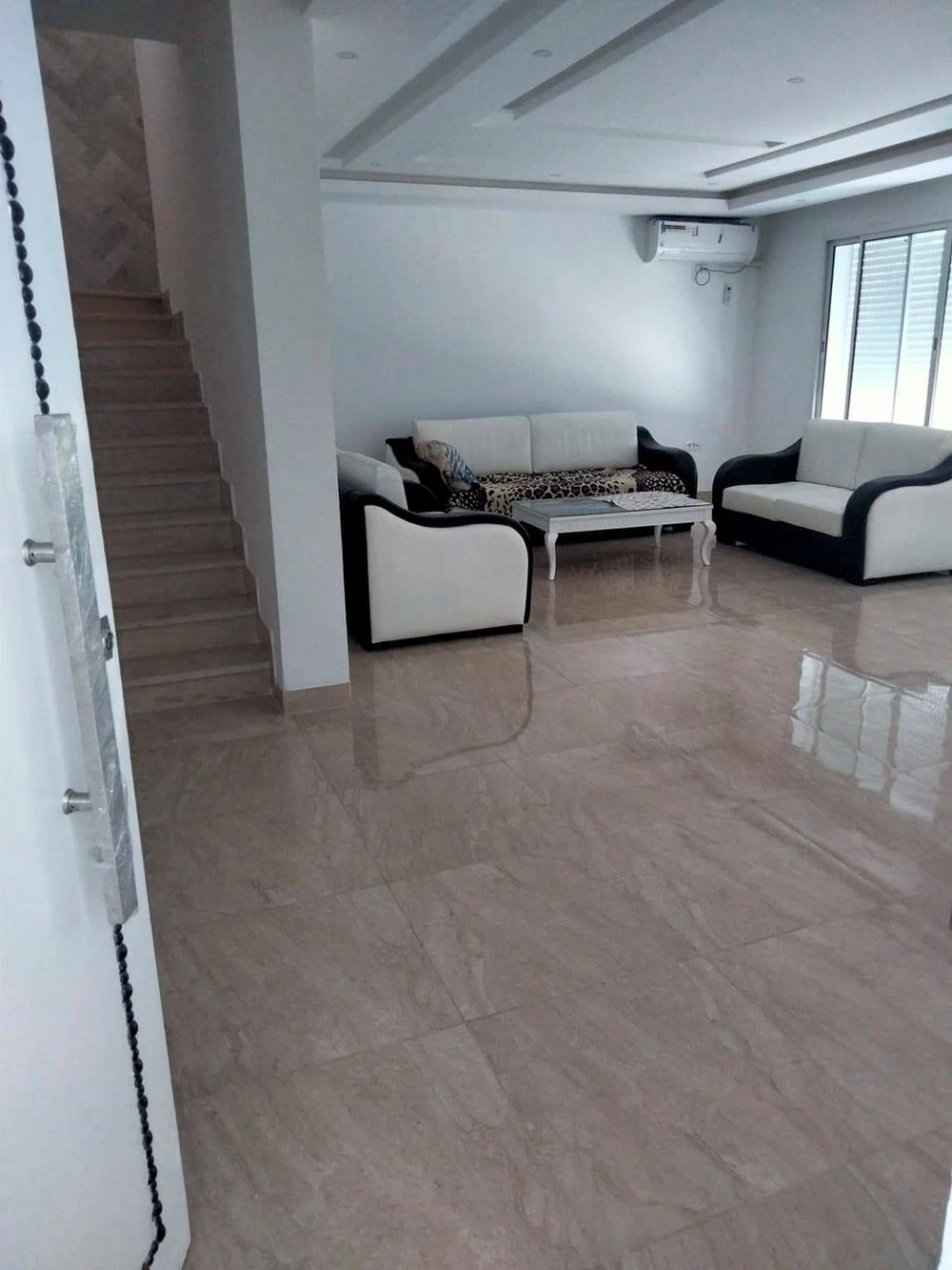 Mnihla Cite Ennasr Location Appart. 4 pices Un duplex pour usage bureautique  ennasr