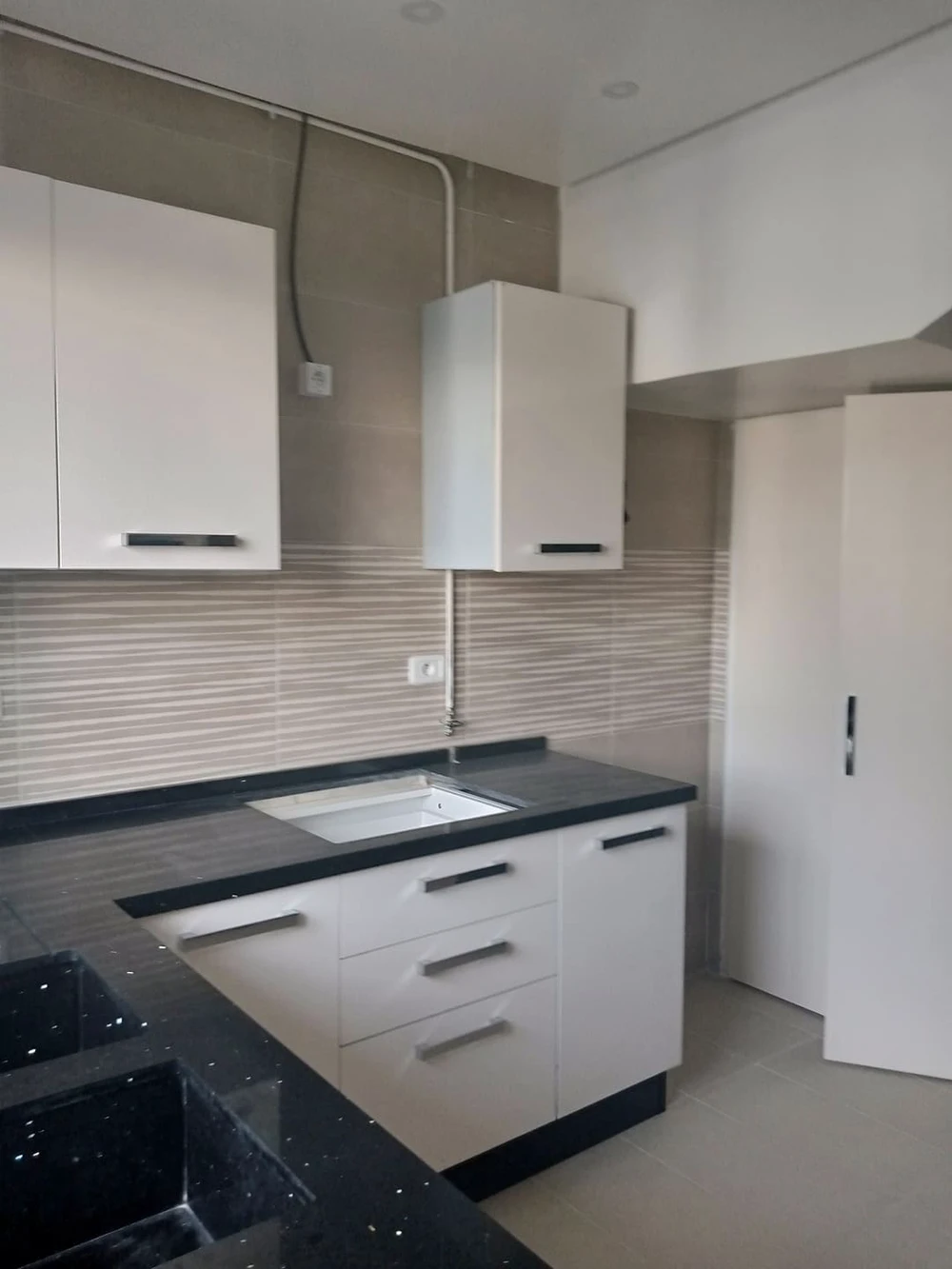 Mnihla Cite Ennasr Location Appart. 4 pices Un duplex pour usage bureautique  ennasr