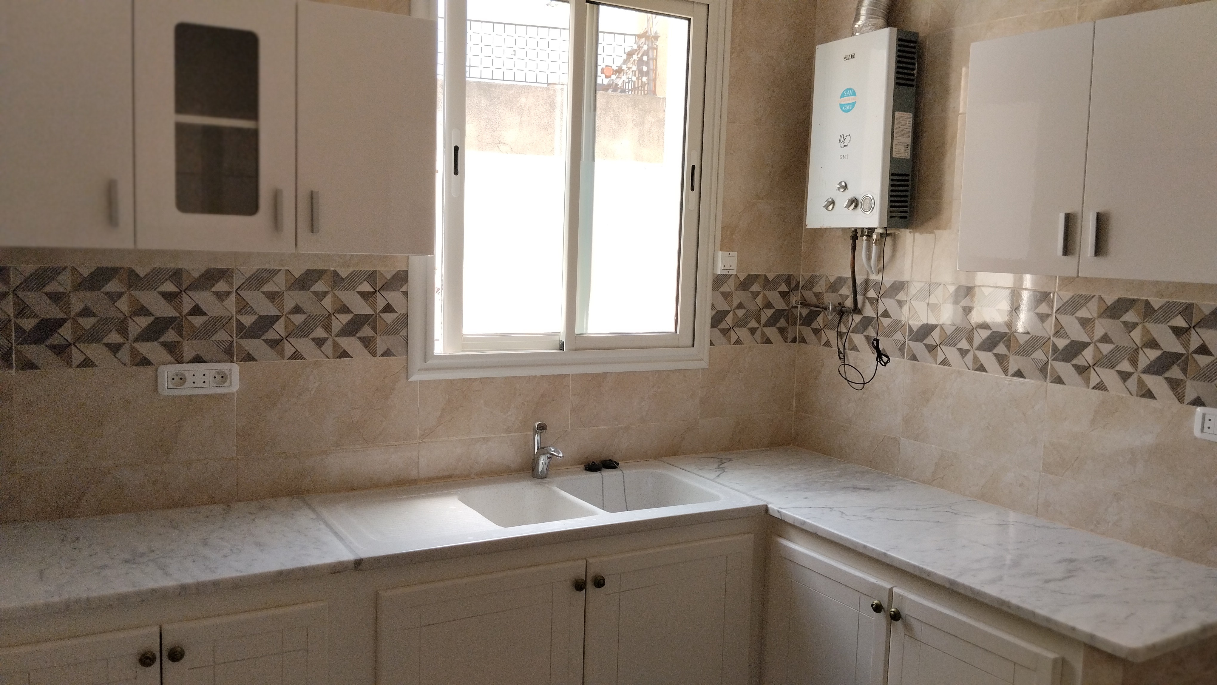 Ezzouhour (Tunis) Cite Essomrane Location Maisons Bel etage de villa neuve