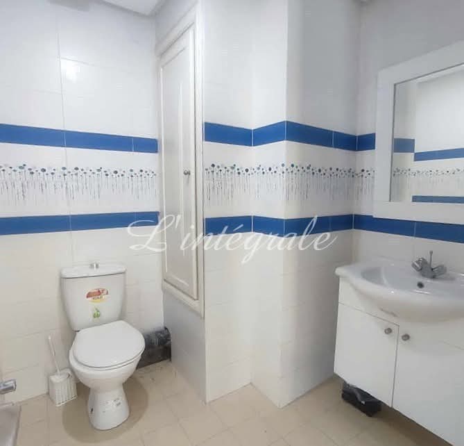 Ariana Ville Cite Ennasr 2 Bureaux & Commerces Bureau Bureau h2 avec une belle vue