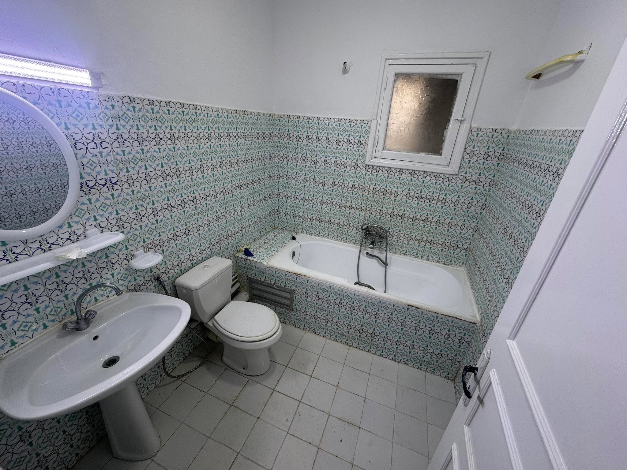 Ariana Ville Riadh Landlous Location Appart. 5 pices+ S4 1150 d riadh andalous