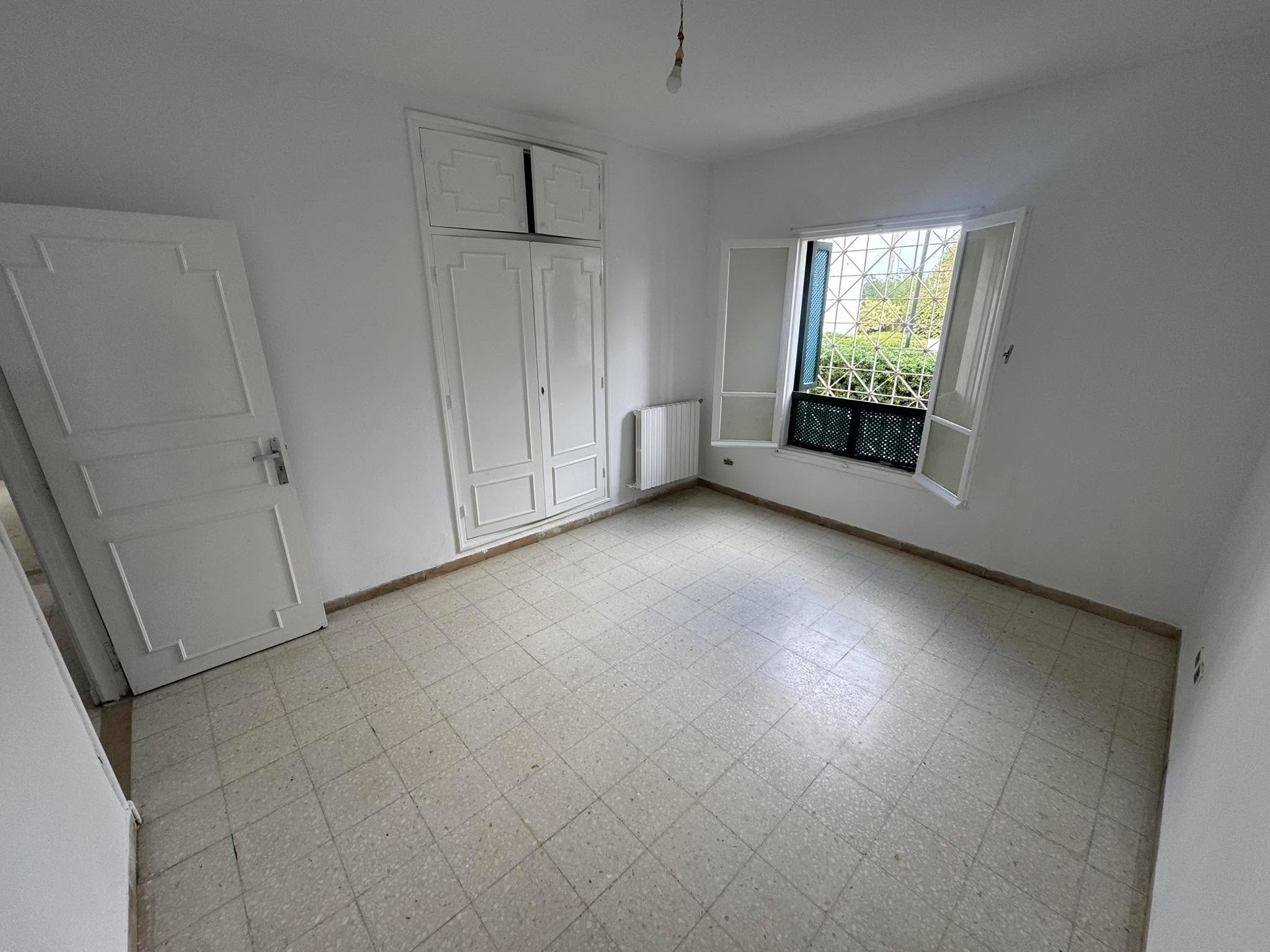 Ariana Ville Riadh Landlous Location Appart. 5 pices+ S4 1150 d riadh andalous