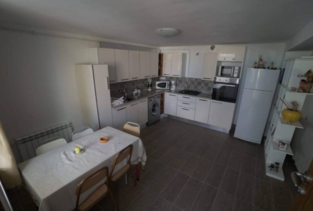 Ariana Ville Cite Ennasr 2 Location Appart. 3 pices S1 au rez de jardin  1200 d meuble