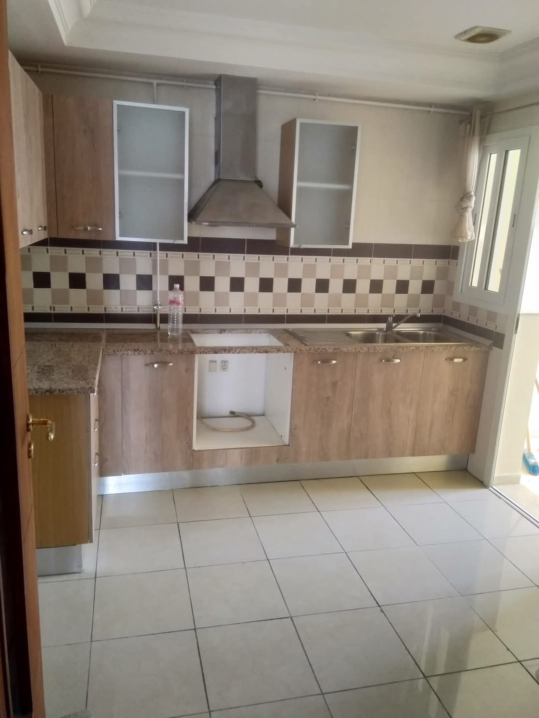 Ariana Ville Riadh Landlous Location Appart. 4 pices S3 1400 d riadh andalous