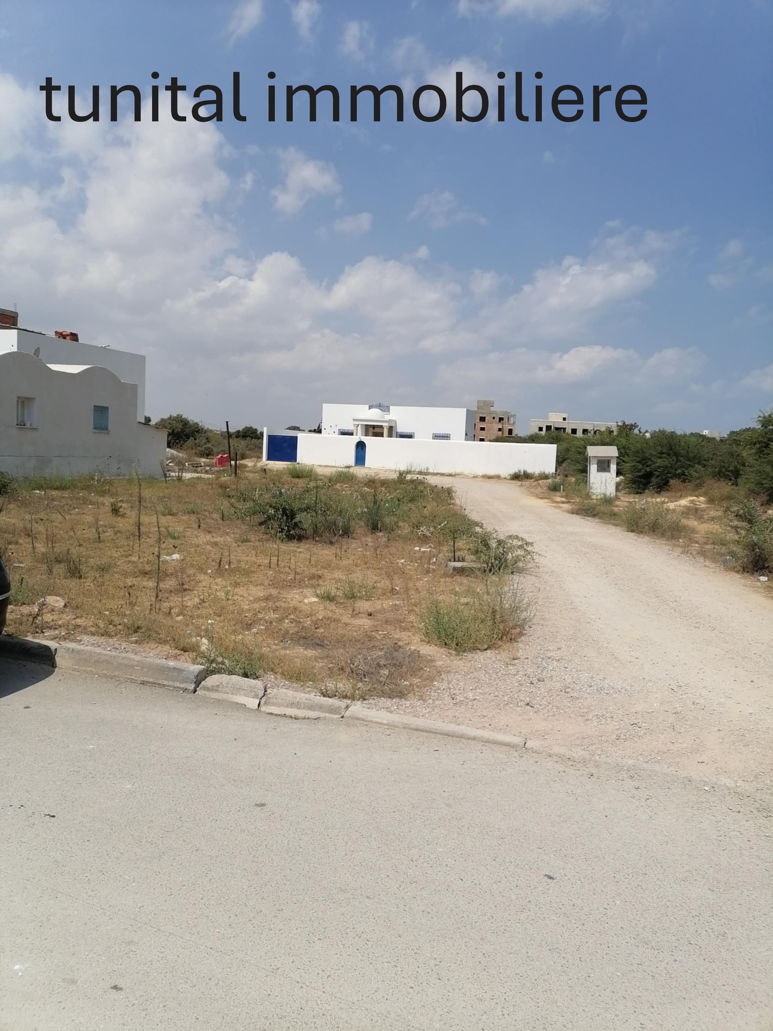 La Marsa Gammart Terrain Terrain nu Terrain bon emplacement fait l'angle