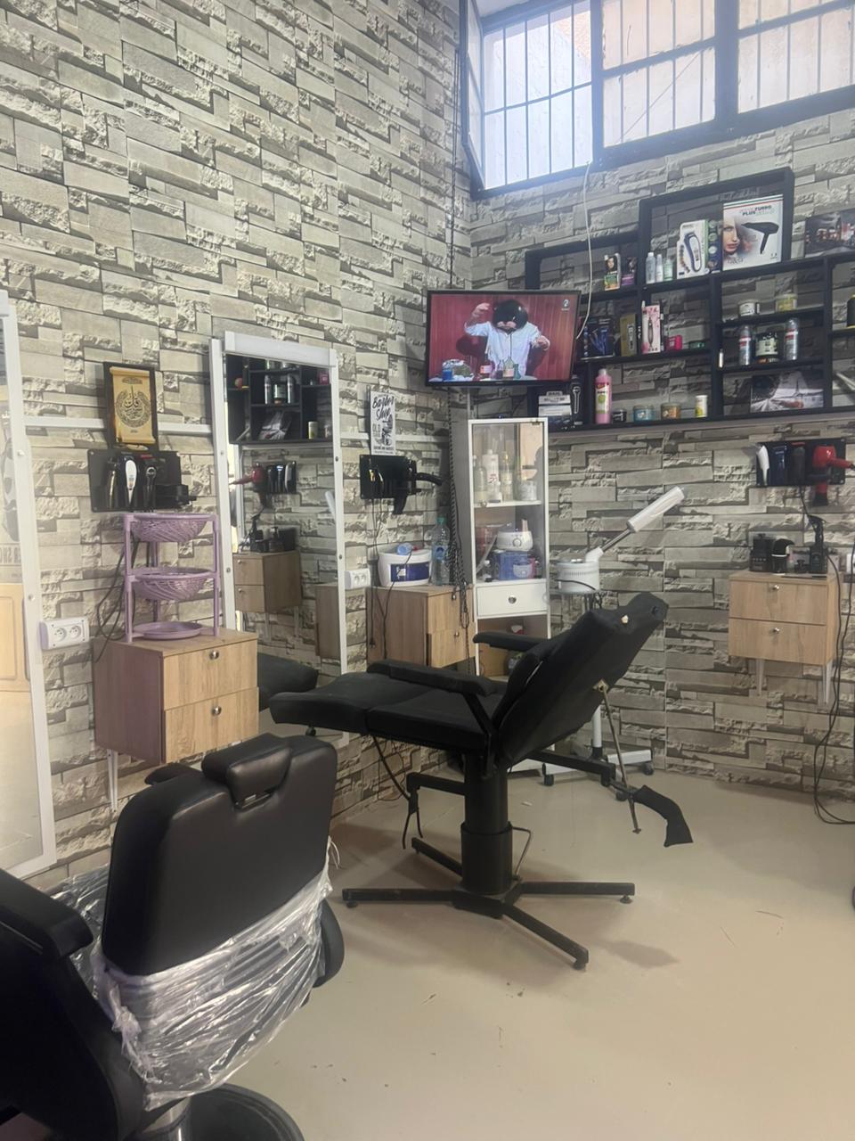 Ariana Ville Ariana Location Surfaces Salon coiffure hommes ariana