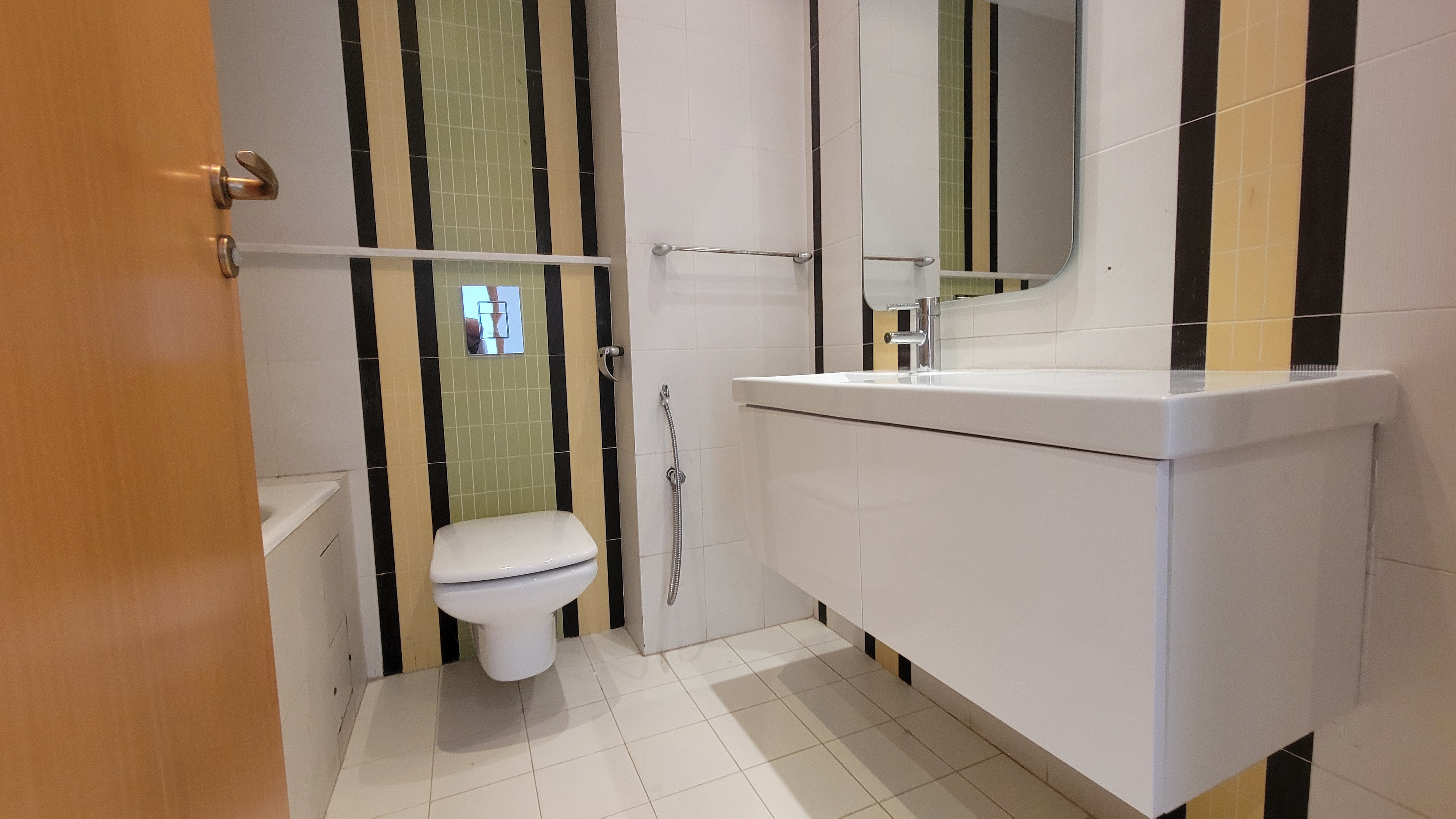 La Marsa&nbsp;Berge Du Lac&nbsp;Location&nbsp;Appart. 3 pi�ces&nbsp;Appartement s2 au lac 2 sur l'avenue de la bourse