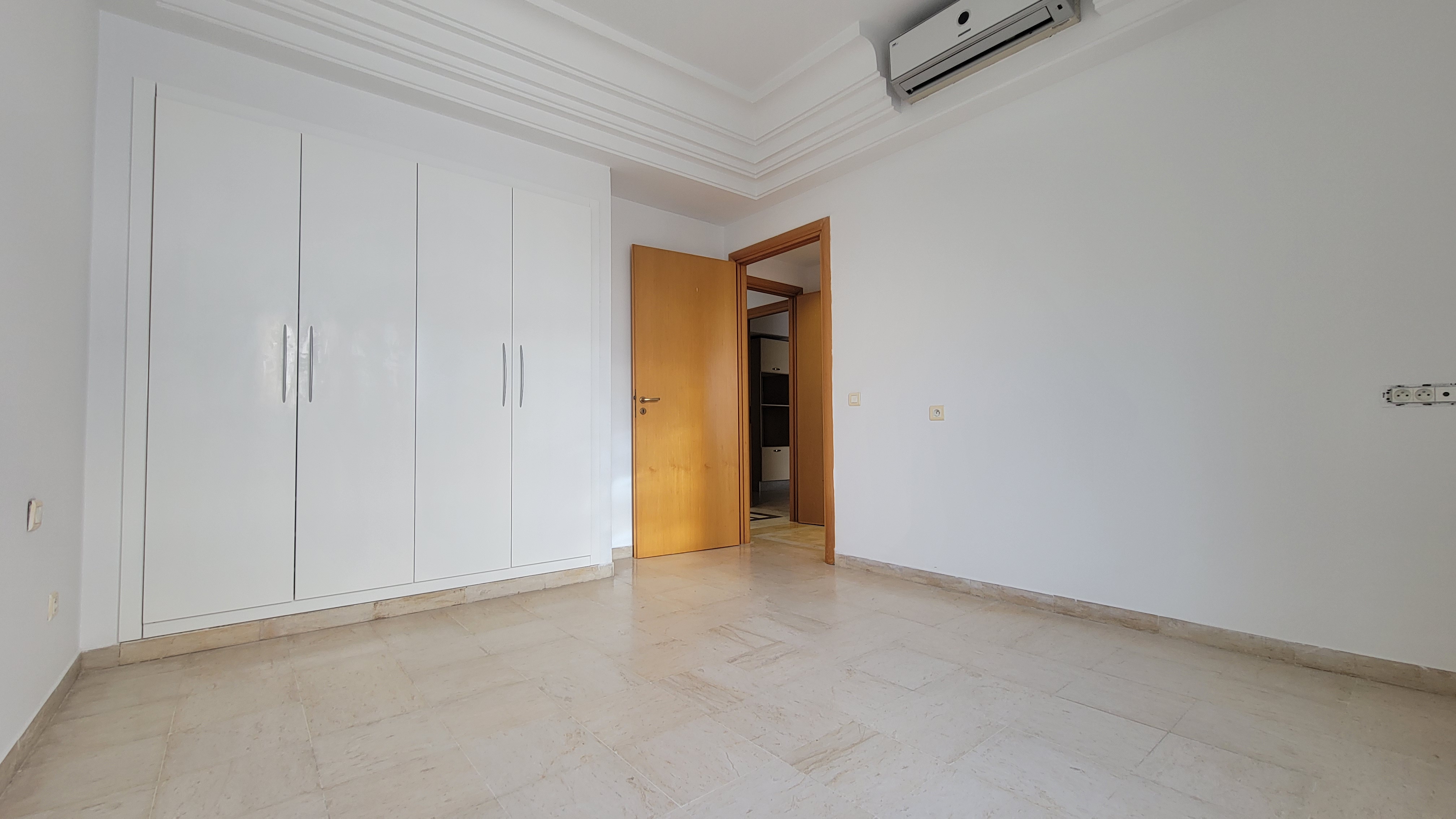 La Marsa&nbsp;Berge Du Lac&nbsp;Location&nbsp;Appart. 3 pi�ces&nbsp;Bureau a2 au lac 2 sur l'avenue de la bourse