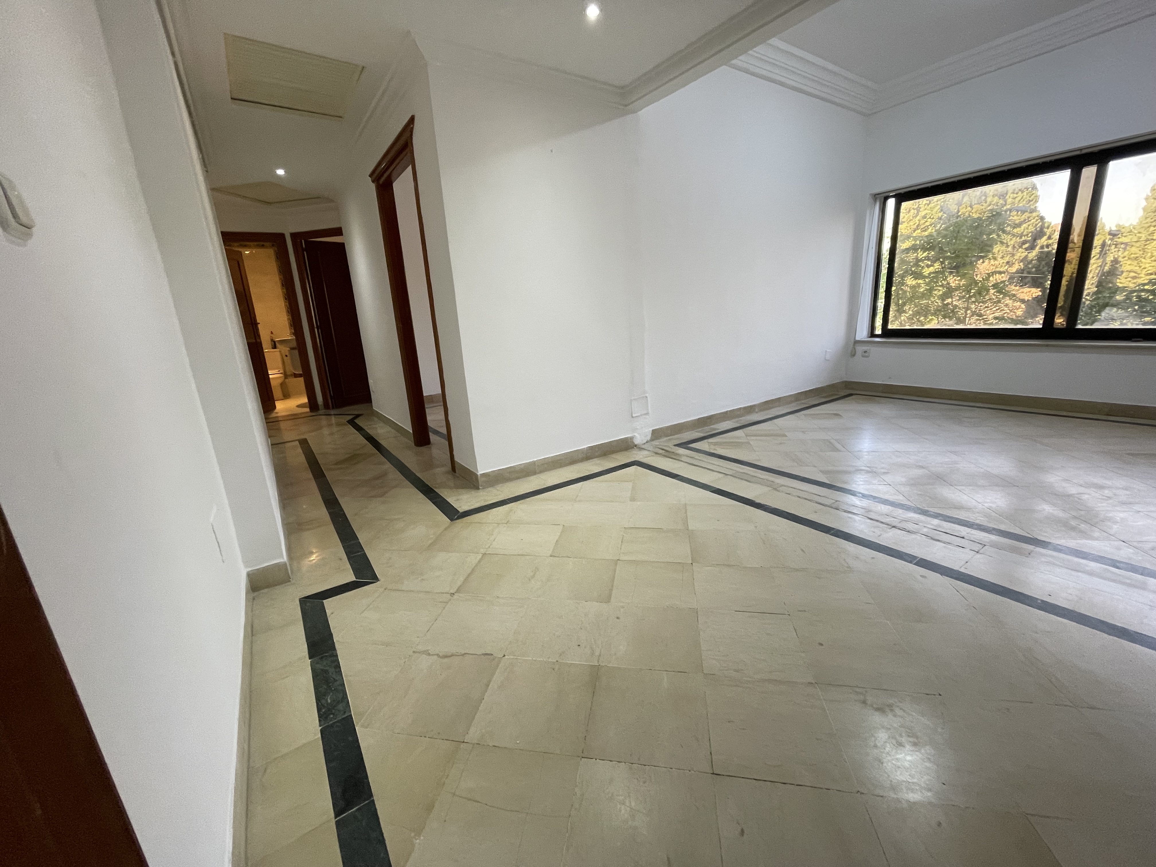 Cite El Khadra Kheireddine Pacha Location Appart. 3 pices Un bureau  khaireddine pacha