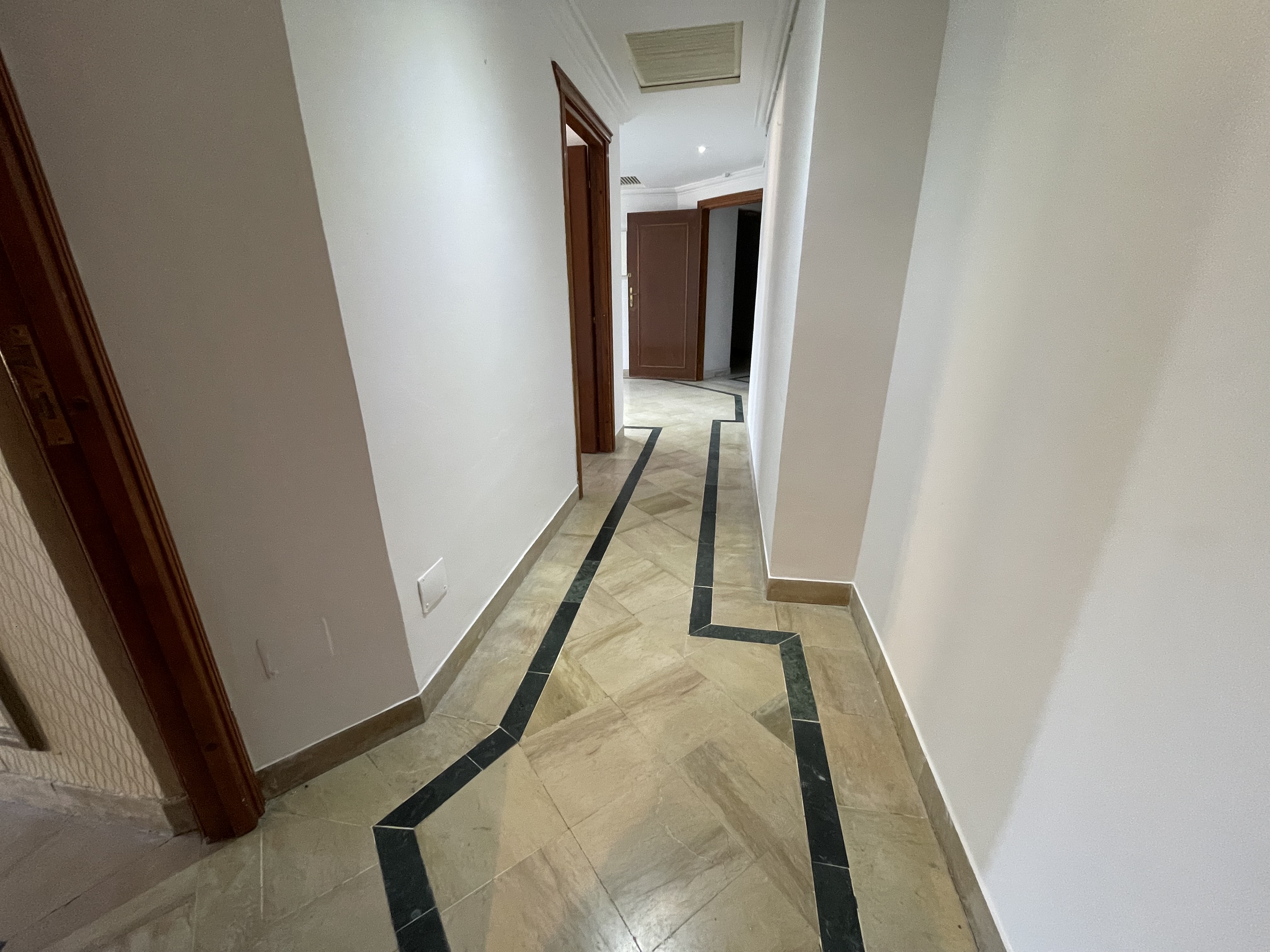 Cite El Khadra Kheireddine Pacha Location Appart. 3 pices Un bureau  khaireddine pacha