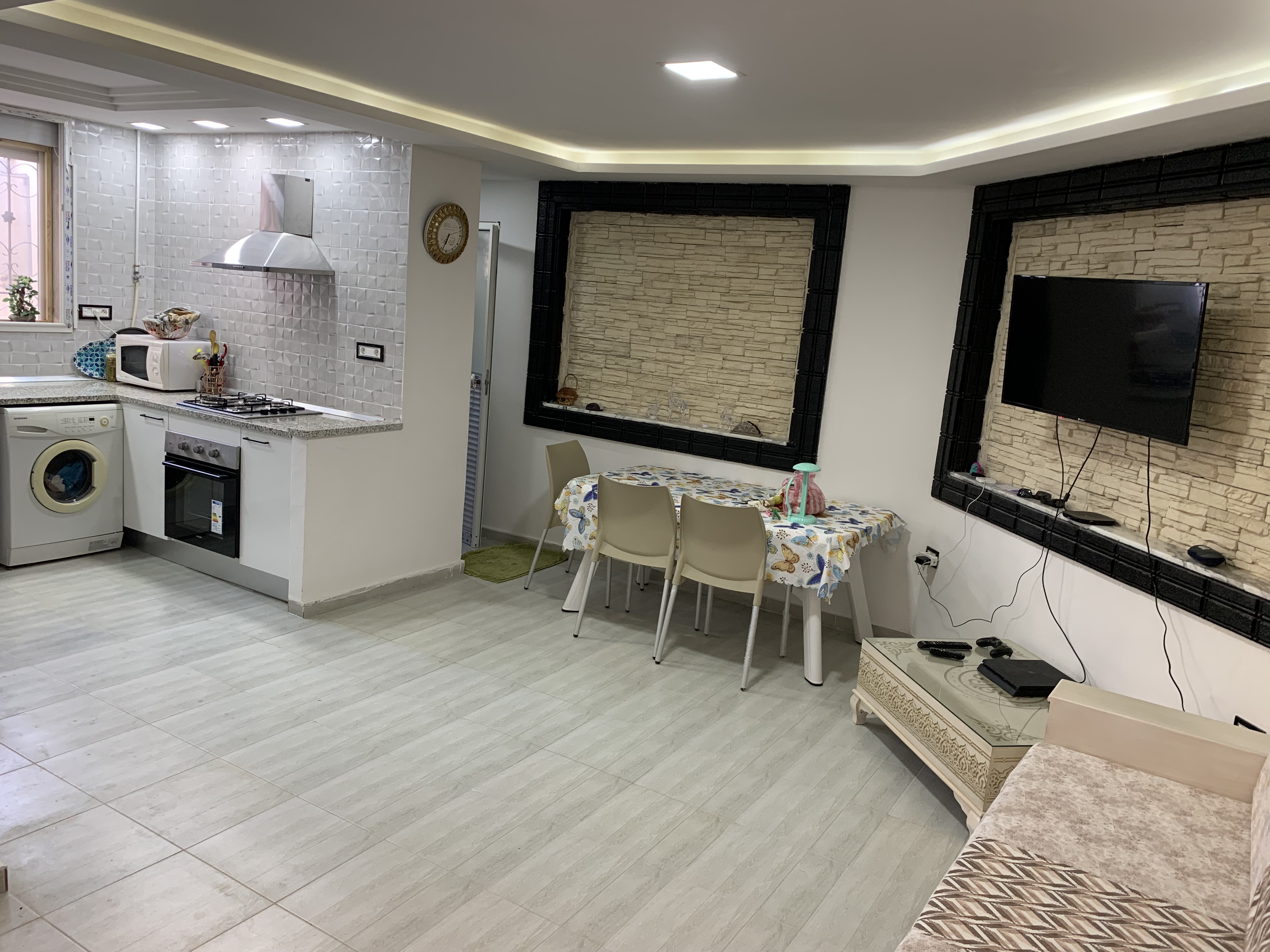 La Soukra Cite Hedi Nouira Location Appart. 1 pice Beau studio s1