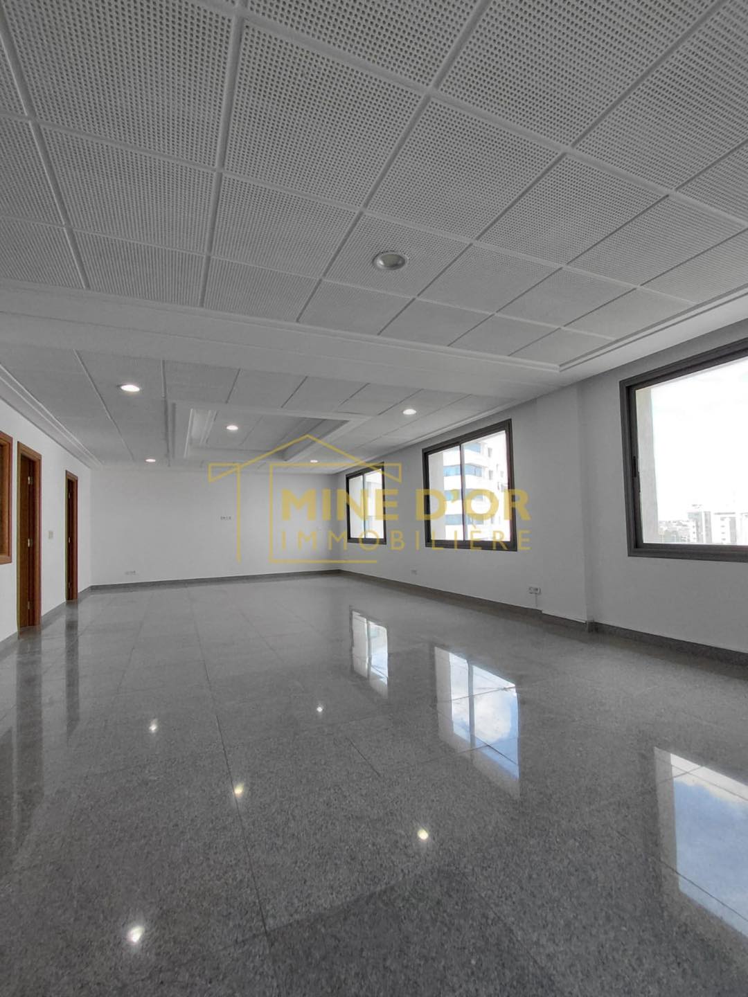 Cite El Khadra Zone urbaine nord Bureaux & Commerces Bureau Bureau spacieux de 210m au centre urbain nord