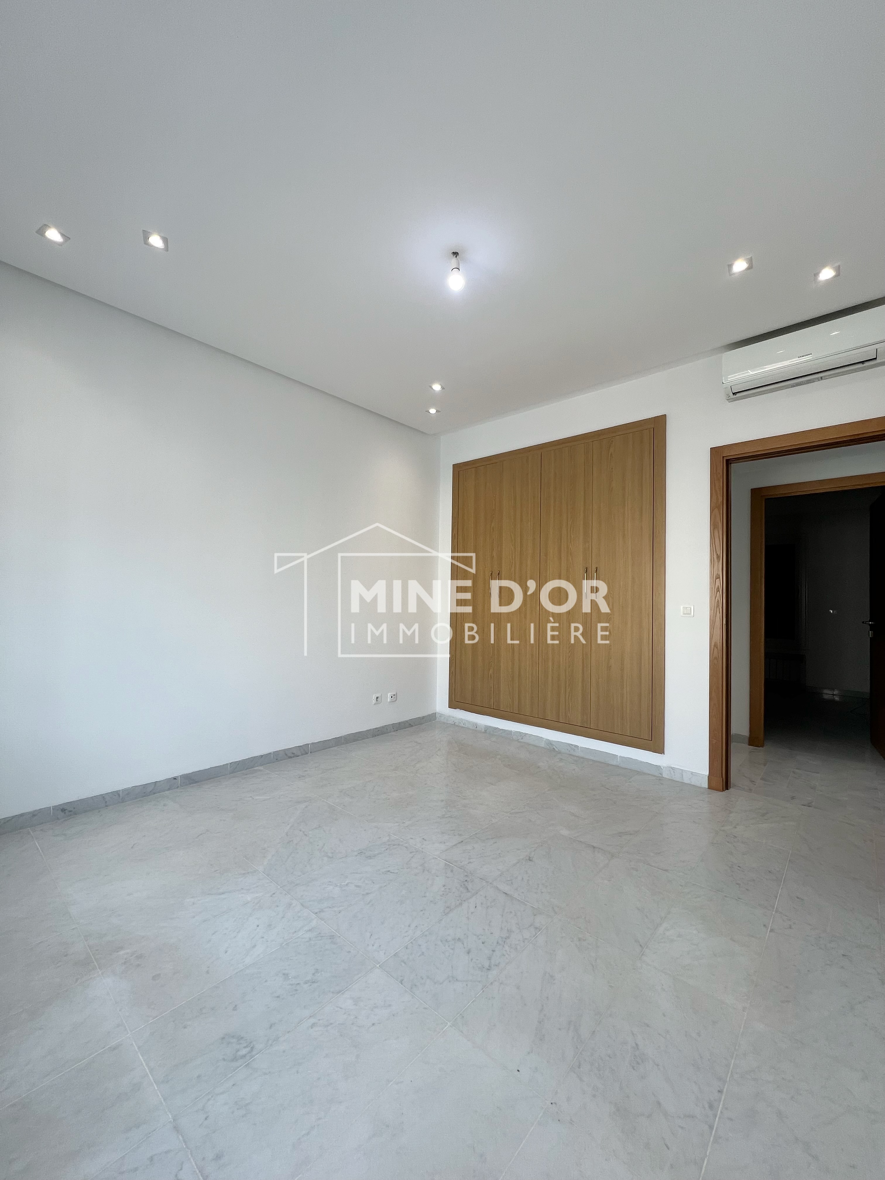 Bureaux & Commerces Bureau