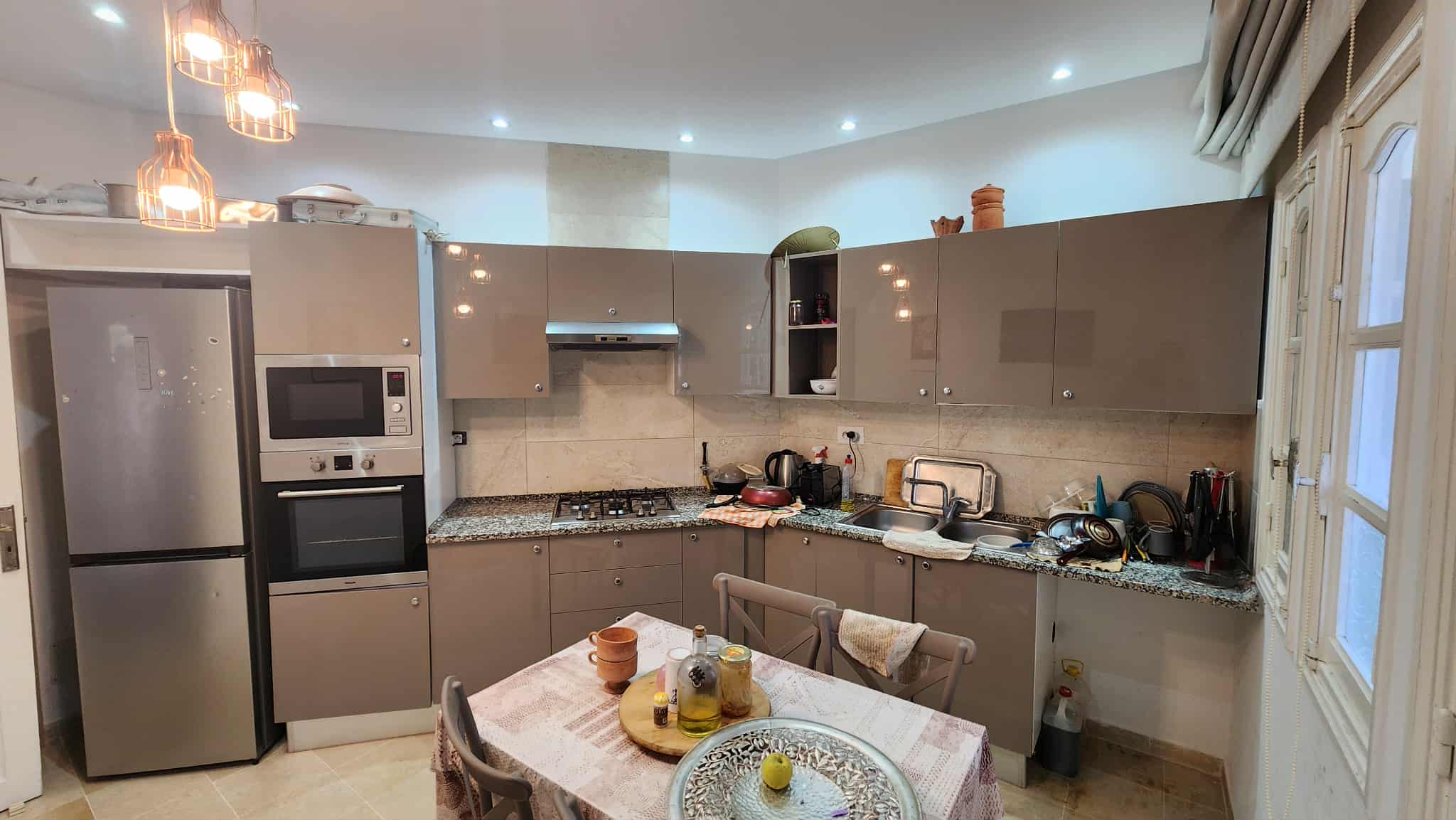 La Marsa El Aouina Vente Maisons Villa plus trois appartements  l'aouina