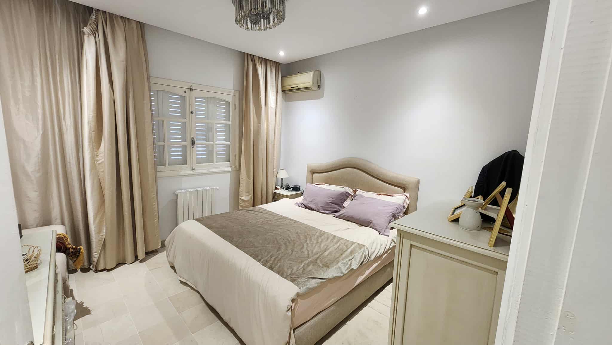 La Marsa El Aouina Vente Maisons Villa plus trois appartements  l'aouina