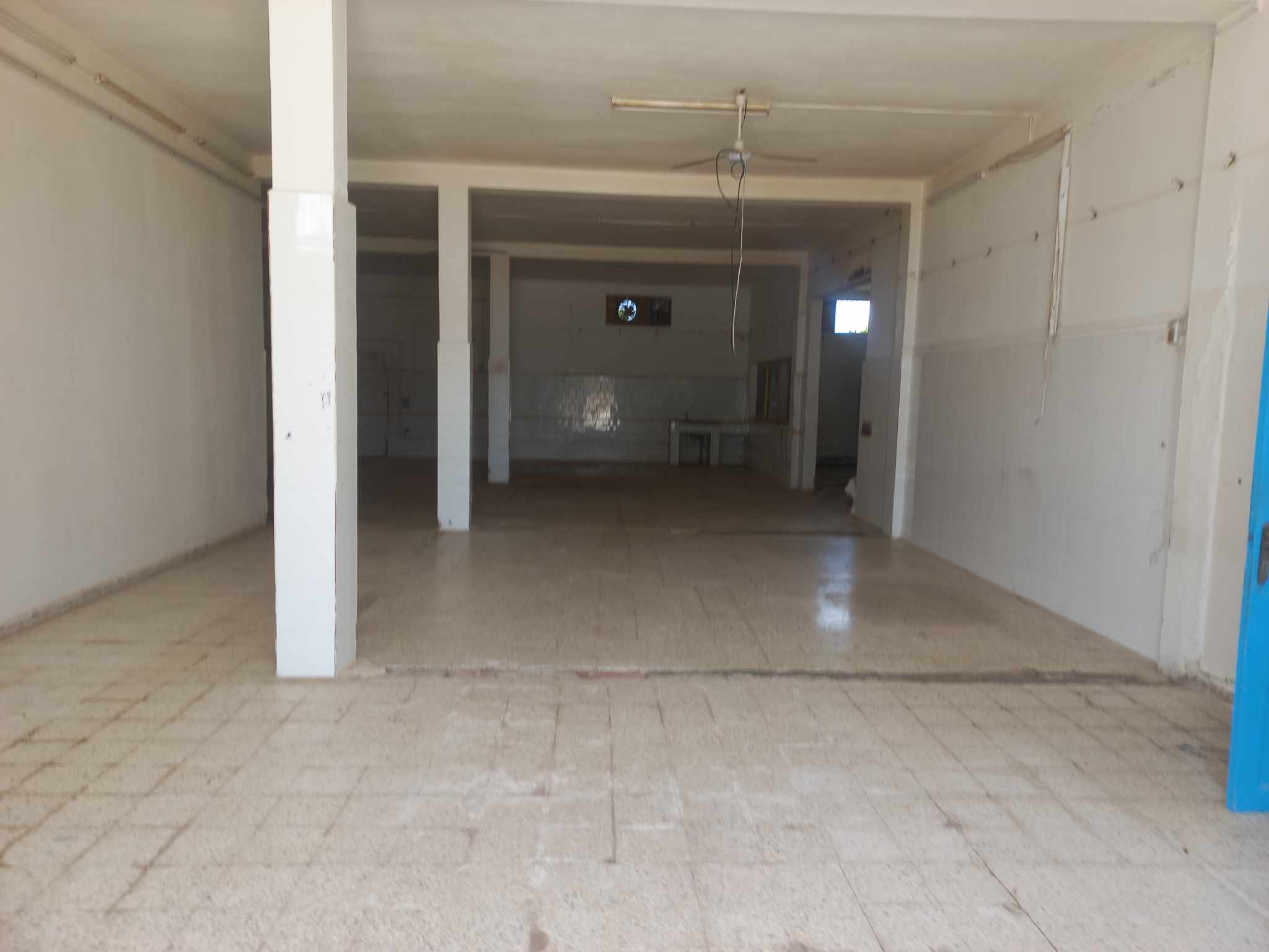 La Soukra Chotrana 2 Bureaux & Commerces Atelier,Garage Dpt ou usine de 300m  chotrana 2
