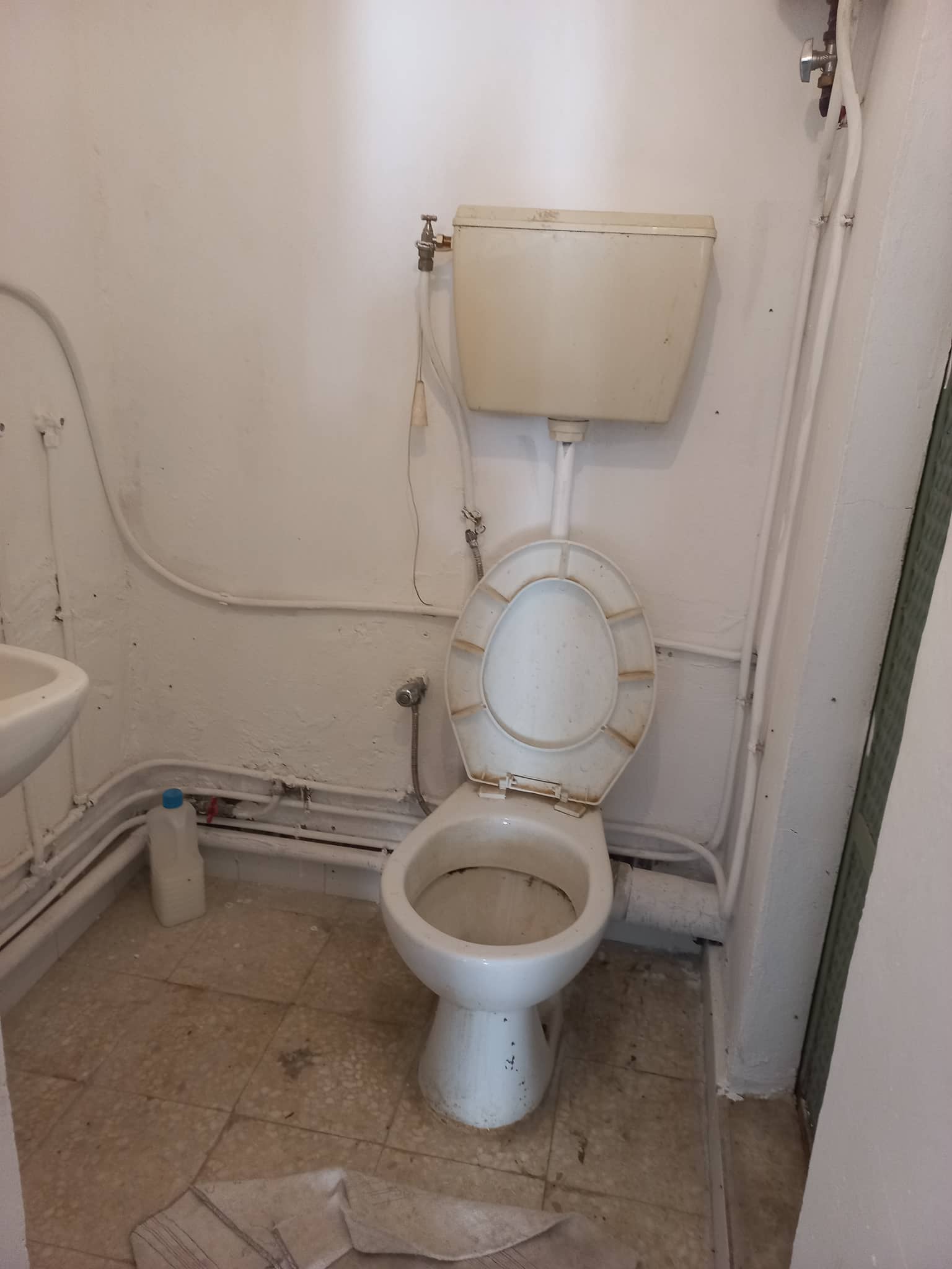 La Soukra&nbsp;La Soukra&nbsp;Location&nbsp;Surfaces&nbsp;D�p�t de 60m � cit� les oranger la soukra