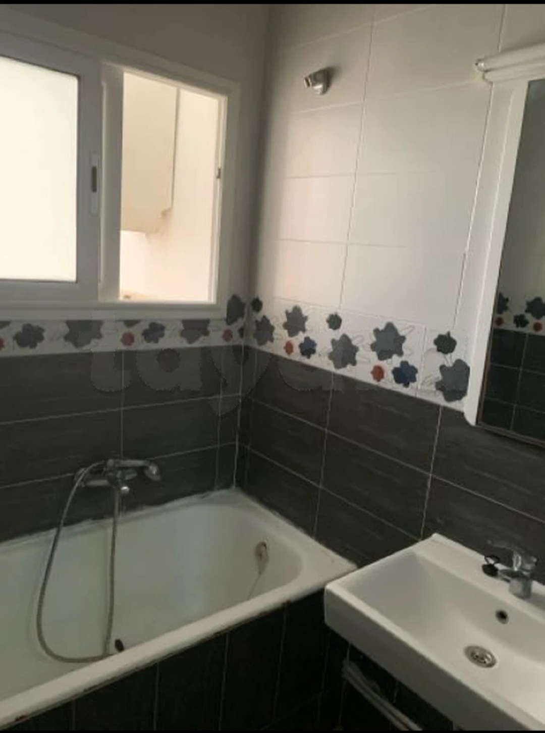 Ariana Ville&nbsp;El Menzah 7&nbsp;Location&nbsp;Appart. 4 pi�ces&nbsp;S plus 3 r�nov� a el manzah 7 wb4369