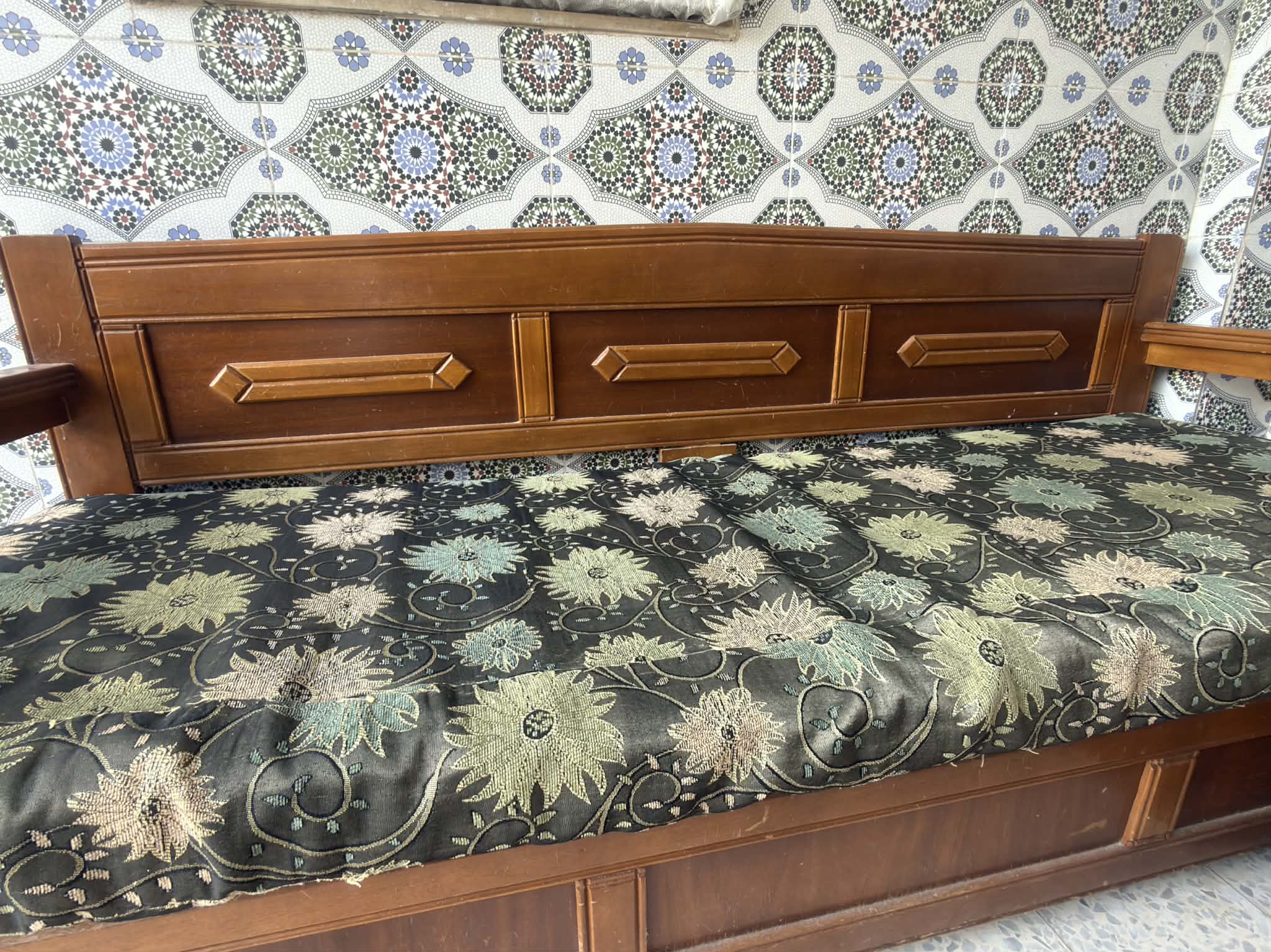 La Soukra&nbsp;Borj Louzir&nbsp;Salon - Salle � manger &nbsp;Baquette (banke)&nbsp;Bonne occasion