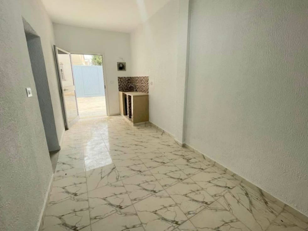 La Soukra Chotrana 1 Bureaux & Commerces Surfaces Dpt la soukra proche de hamadi abid