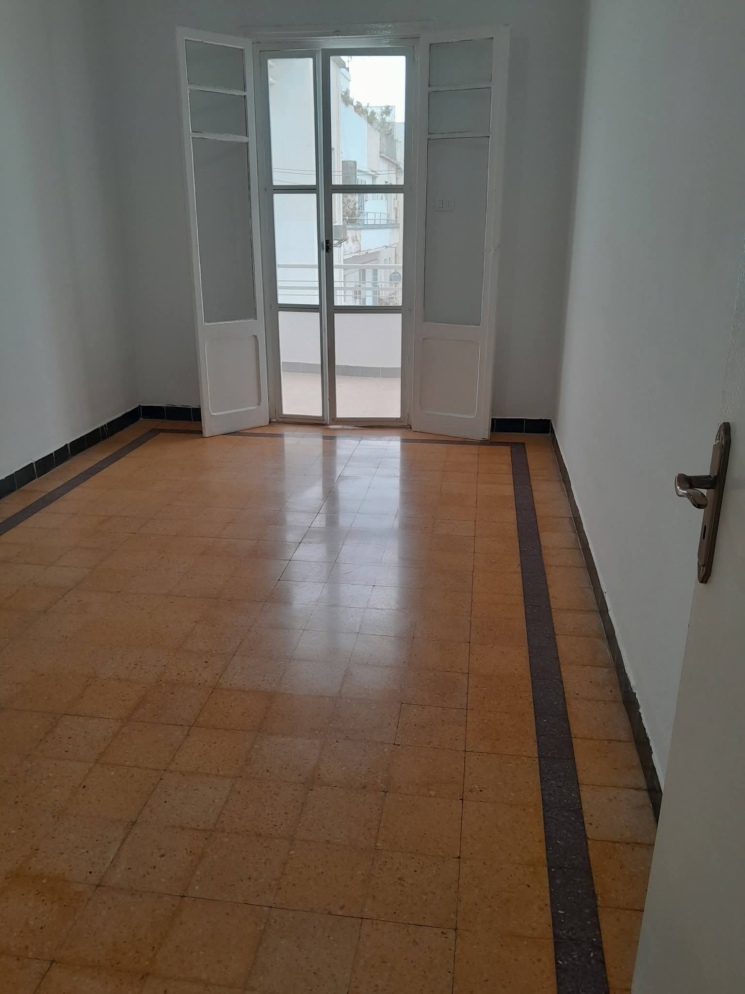 El Menzah&nbsp;Tunis Belvedere&nbsp;Location&nbsp;Appart. 4 pi�ces&nbsp;Appt s3 tr�s propre place jean d'arc belv�d�re