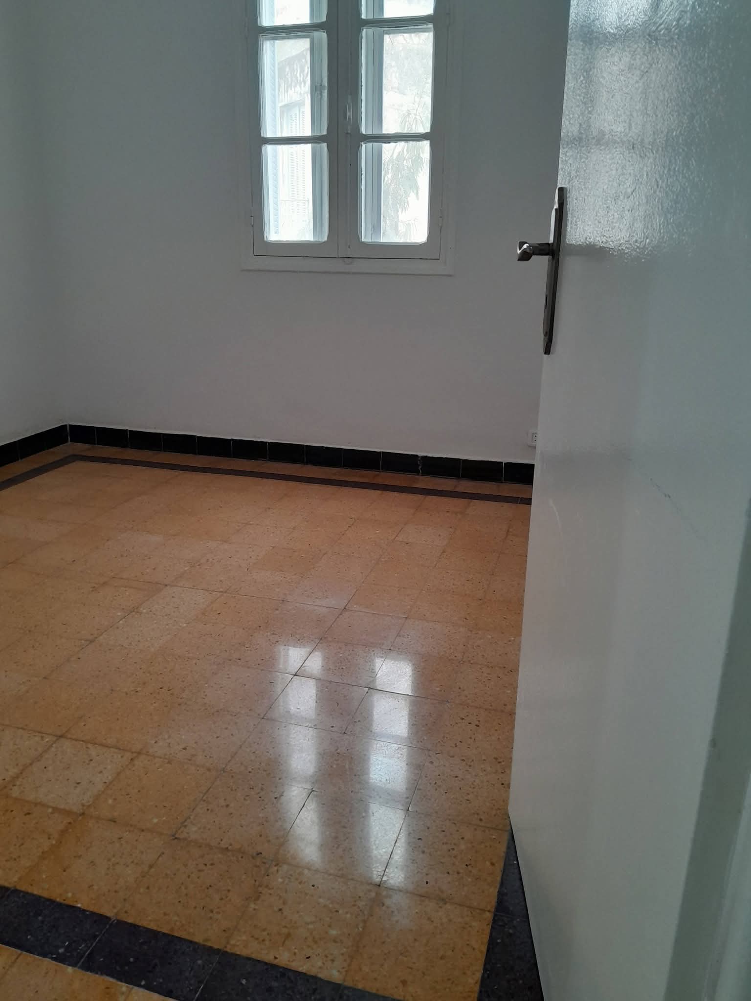 El Menzah&nbsp;Tunis Belvedere&nbsp;Location&nbsp;Appart. 4 pi�ces&nbsp;Appt s3 tr�s propre place jean d'arc belv�d�re