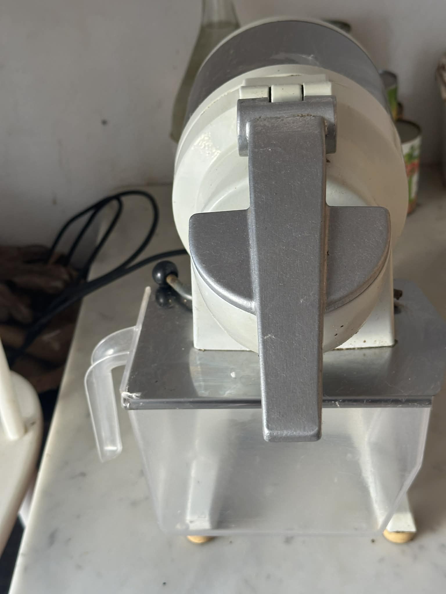 Ariana Ville&nbsp;Riadh Landlous&nbsp;Mixeur, batteur & robot&nbsp;Autre&nbsp;R�pe fromages professionel