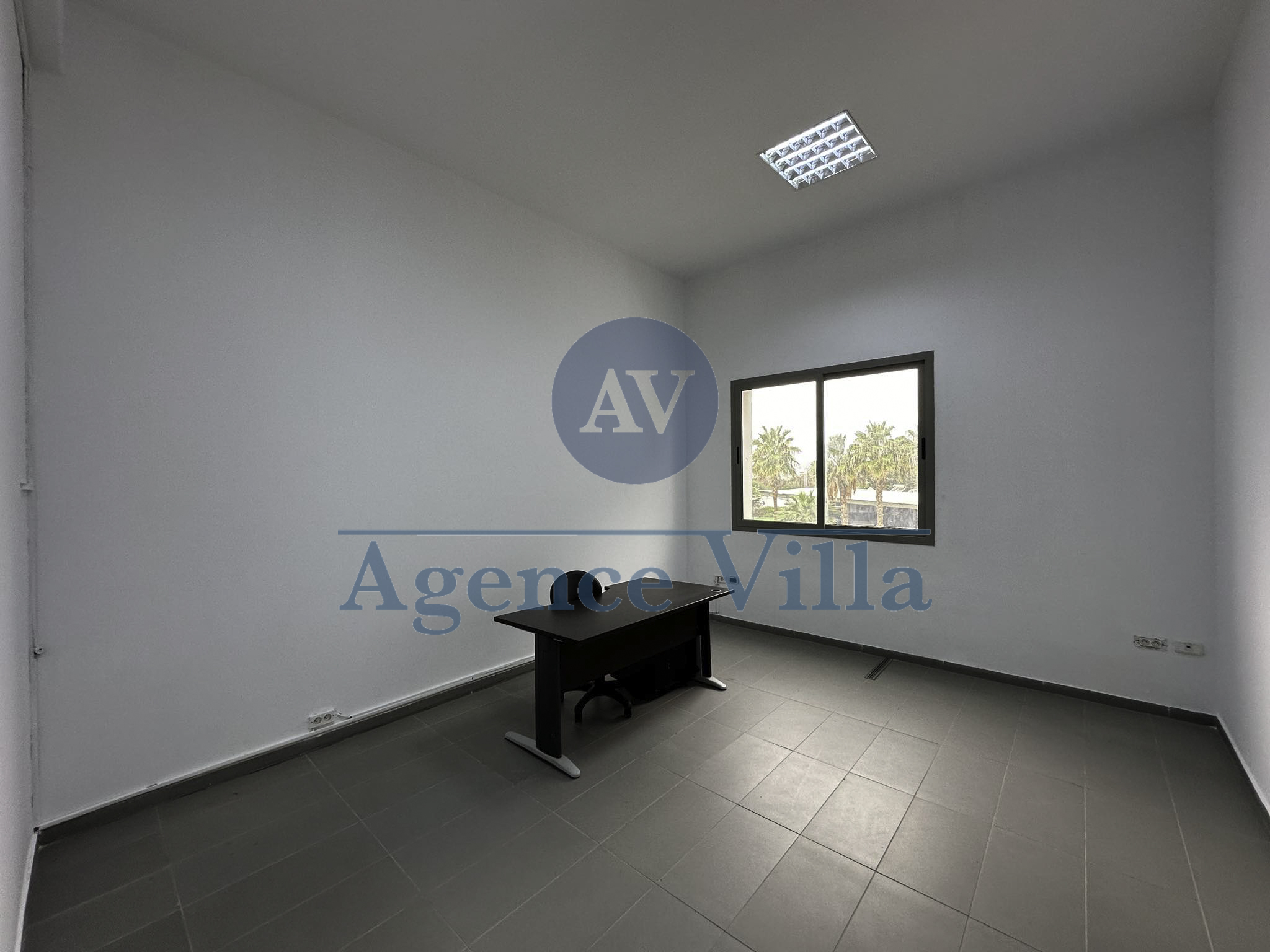 La Marsa Sidi Daoud Bureaux & Commerces Bureau Un bureau h3  la marsa