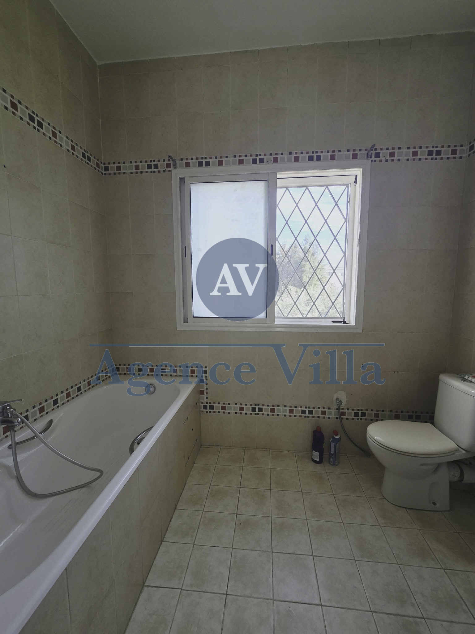 La Soukra La Soukra Location Maisons Une villa s3 avec jardin  la soukra