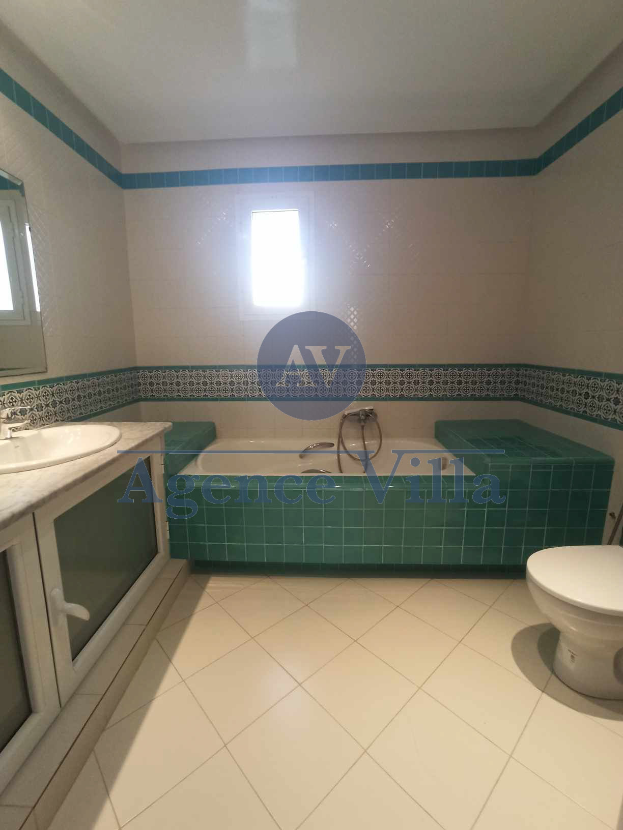 La Marsa Cite Des Juges 2 Location Appart. 5 pices+ Duplex indpendant s4  la marsa