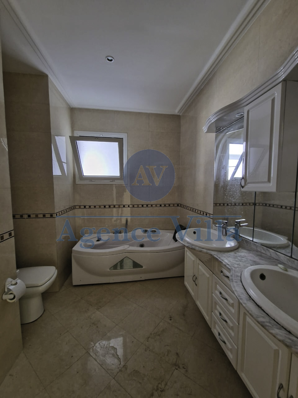 La Marsa&nbsp;Berge Du Lac&nbsp;Location&nbsp;Appart. 5 pi�ces+&nbsp;Un appartement s4 au lac1