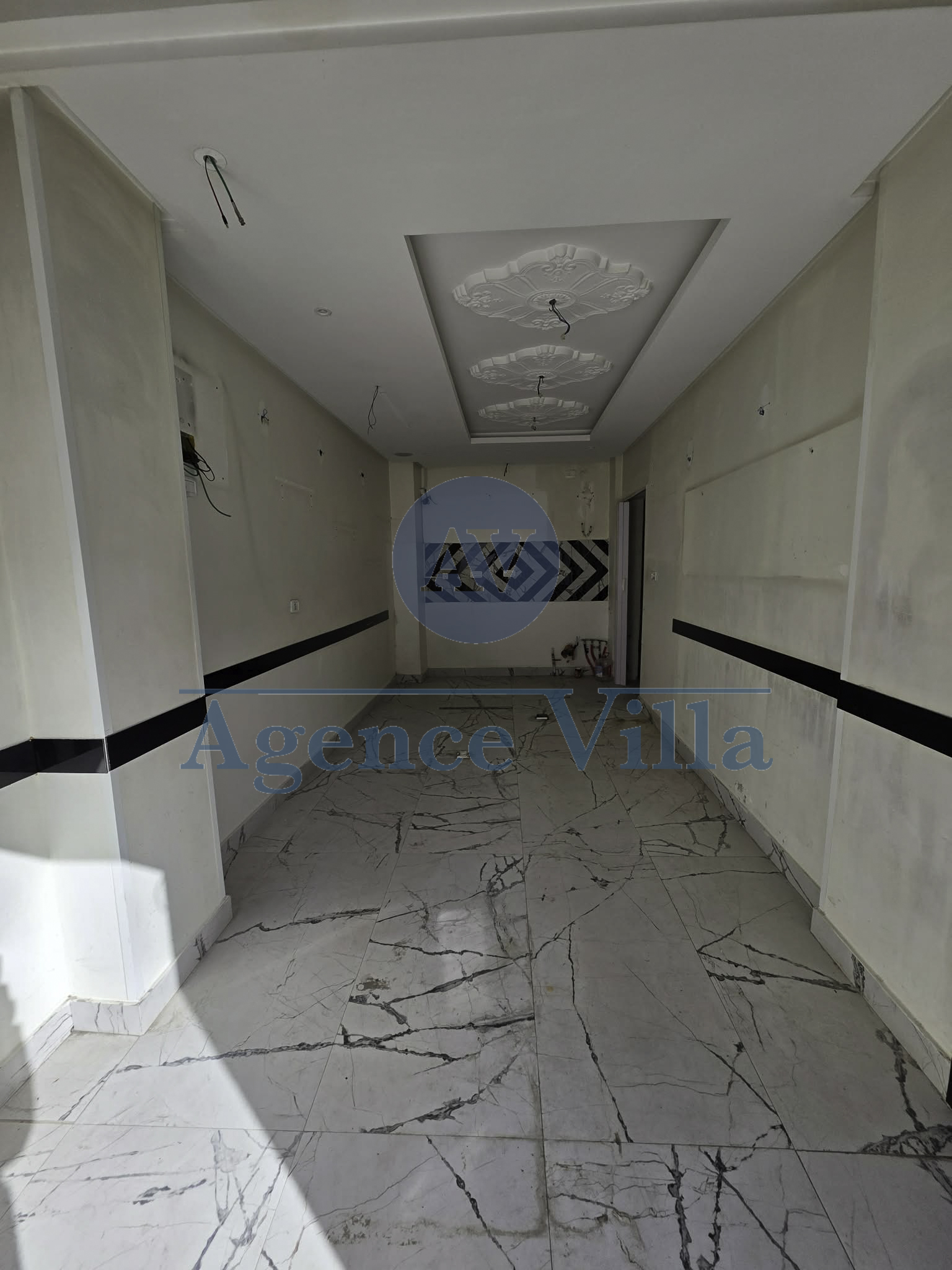 La Marsa&nbsp;Marsa Safsaf&nbsp;Bureaux & Commerces&nbsp;G�rance libre&nbsp;Un local � marsa ville