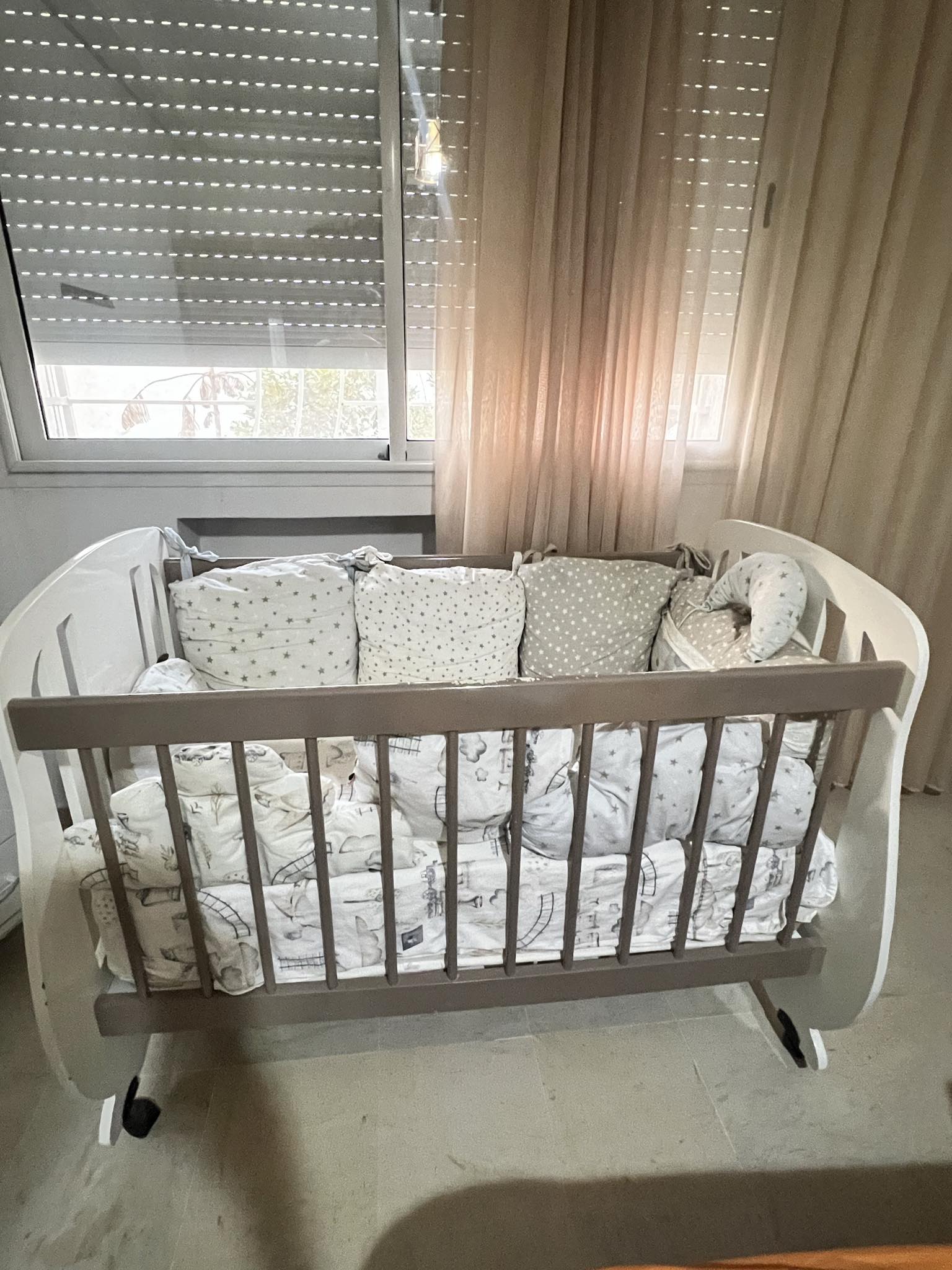 Monastir&nbsp;Zone Skanes&nbsp;Lits et Equipements d'int�rieur&nbsp;Autre&nbsp;Lit b�b� avec matelas et coussins