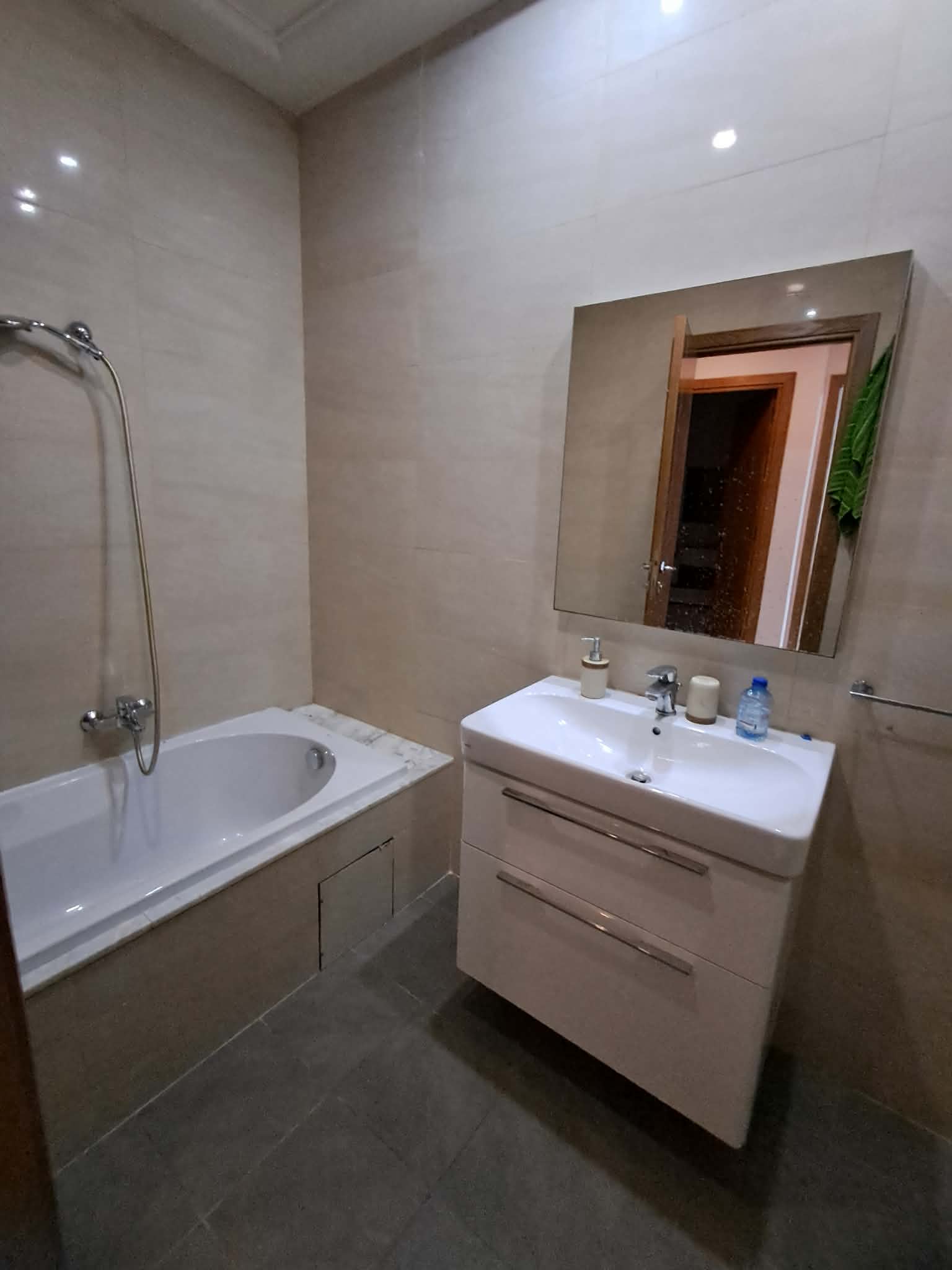 Ain Zaghouan Jardins de Carthage Location Appart. 4 pices Apprt splus 3  les jardins de carthage